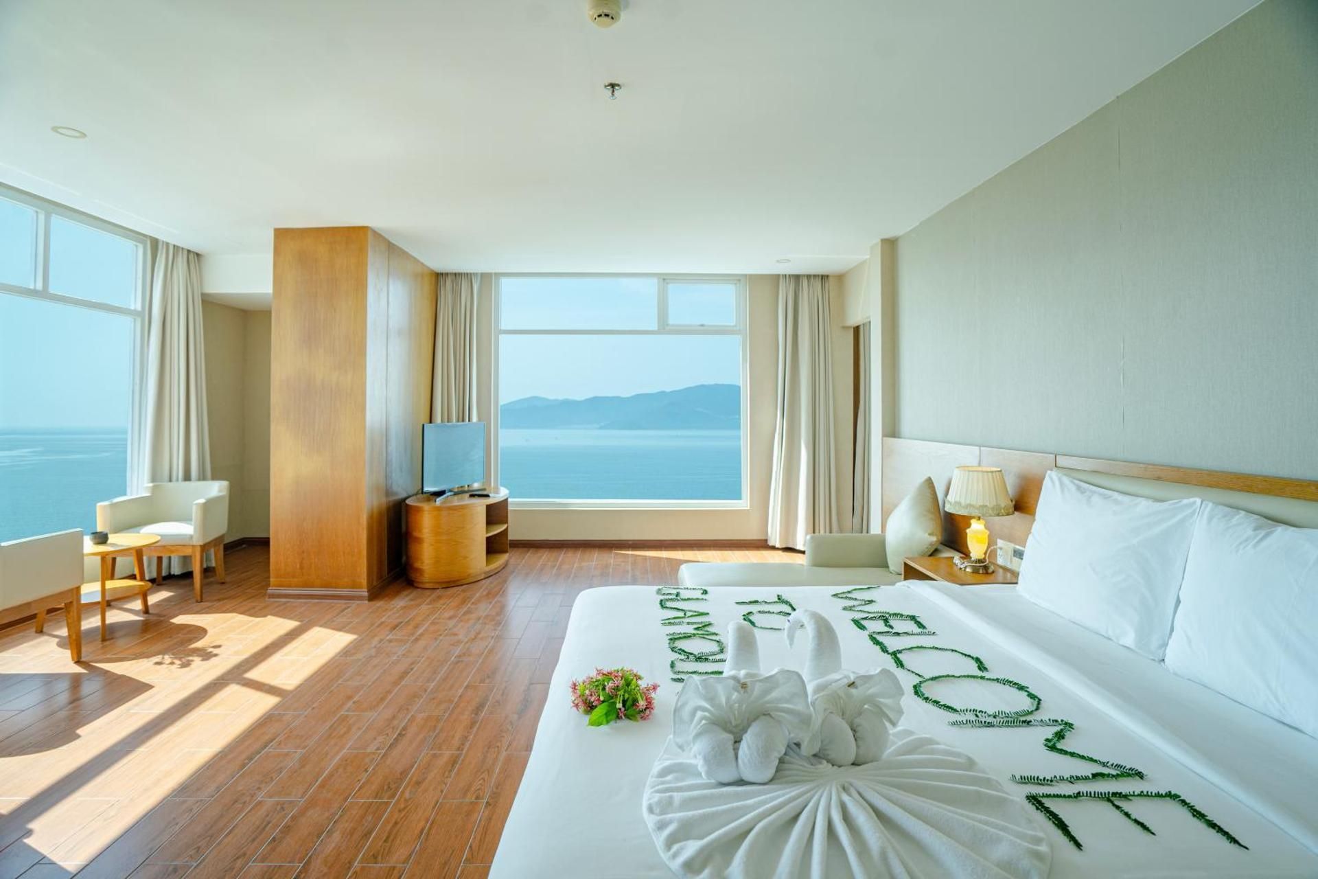 Deluxe Suite with Sea View
