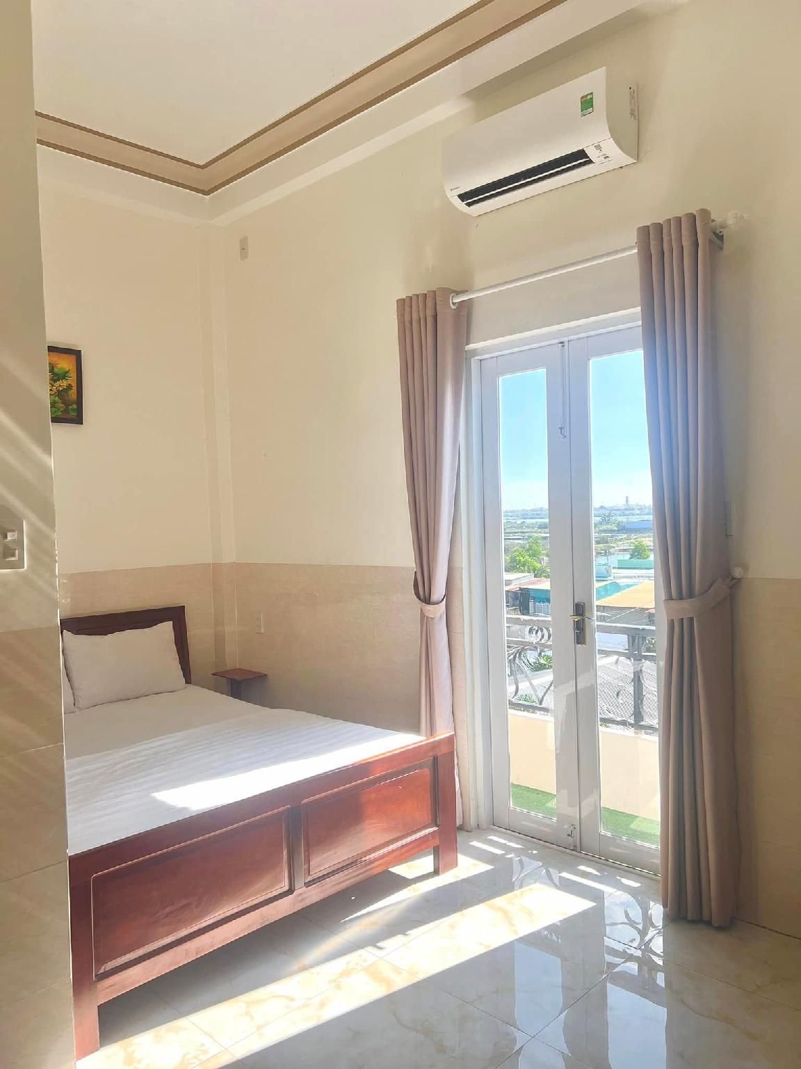 Standard - 1 Queen Bed, Non-Smoking