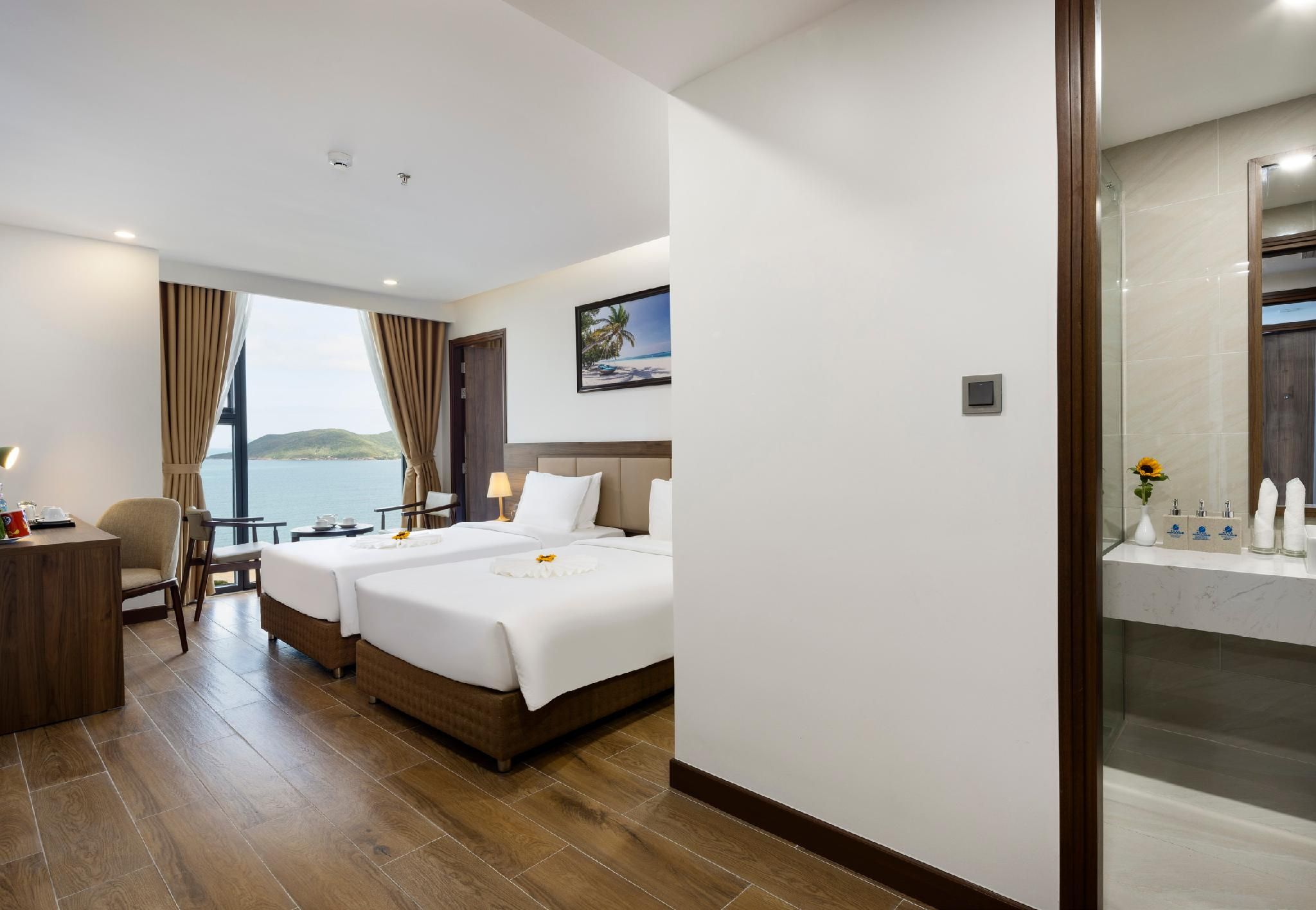 Senior Deluxe Double Twin Room with Window, Sea View