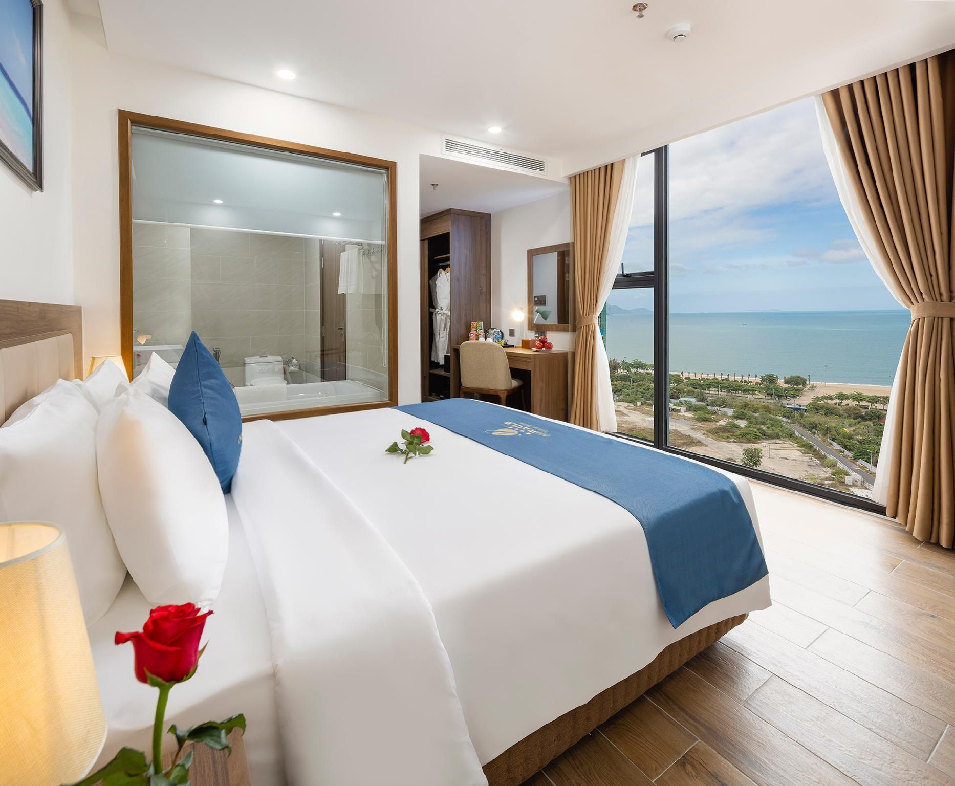 Senior Deluxe Double Twin Room with Window, Sea View
