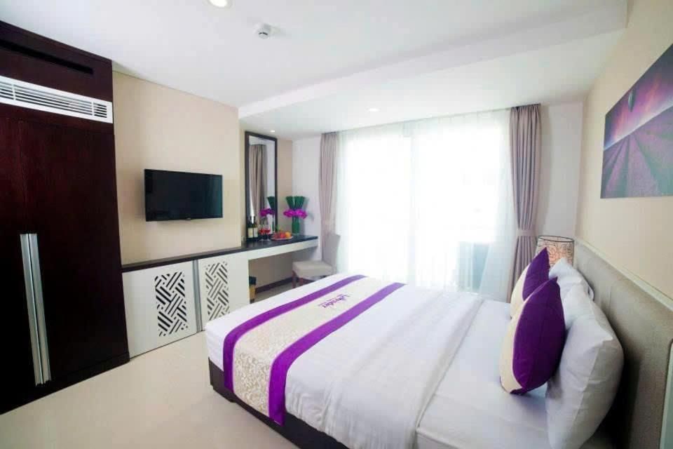 Deluxe Double or Twin Room with City View