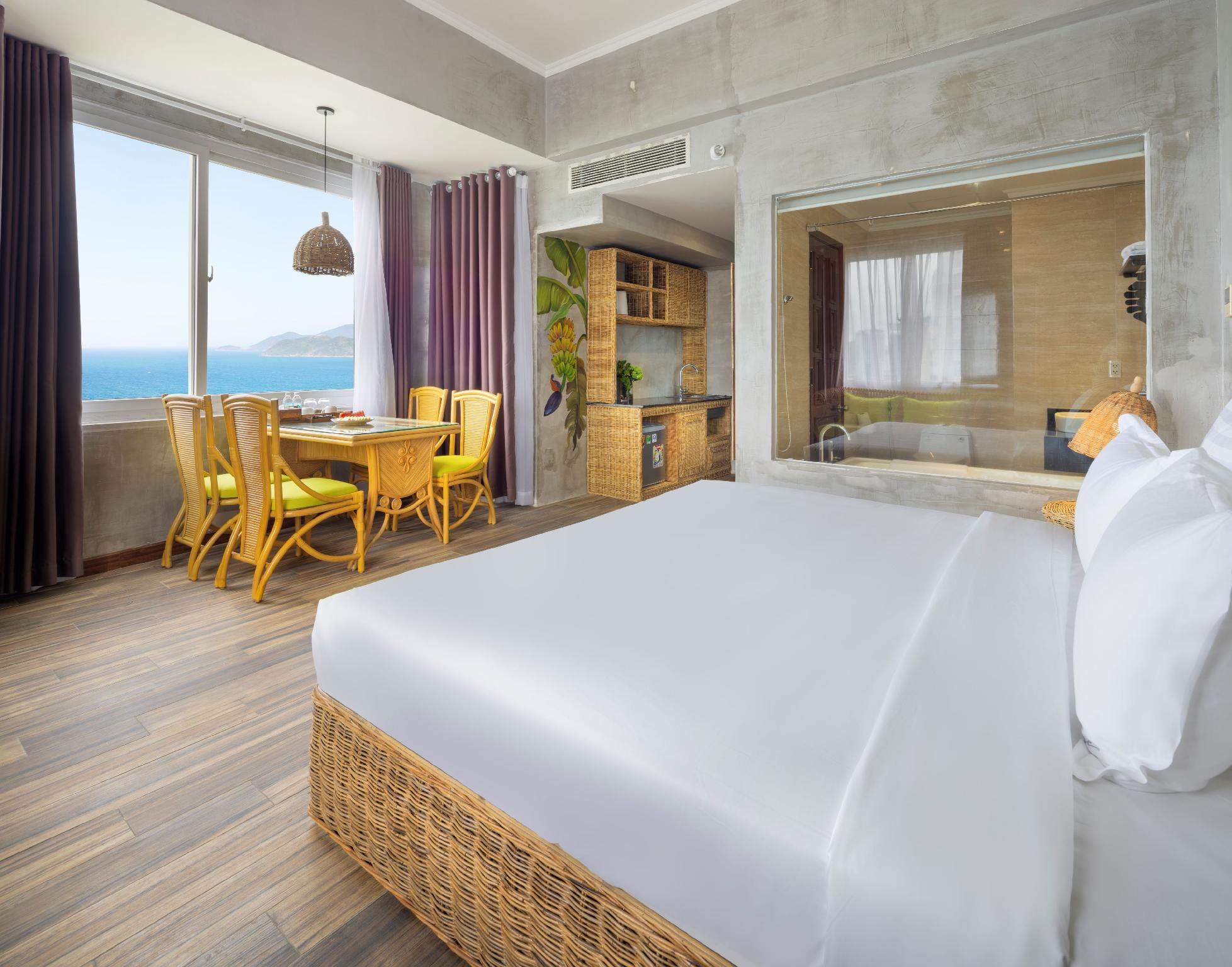 Deluxe Double Room with Balcony and Sea View