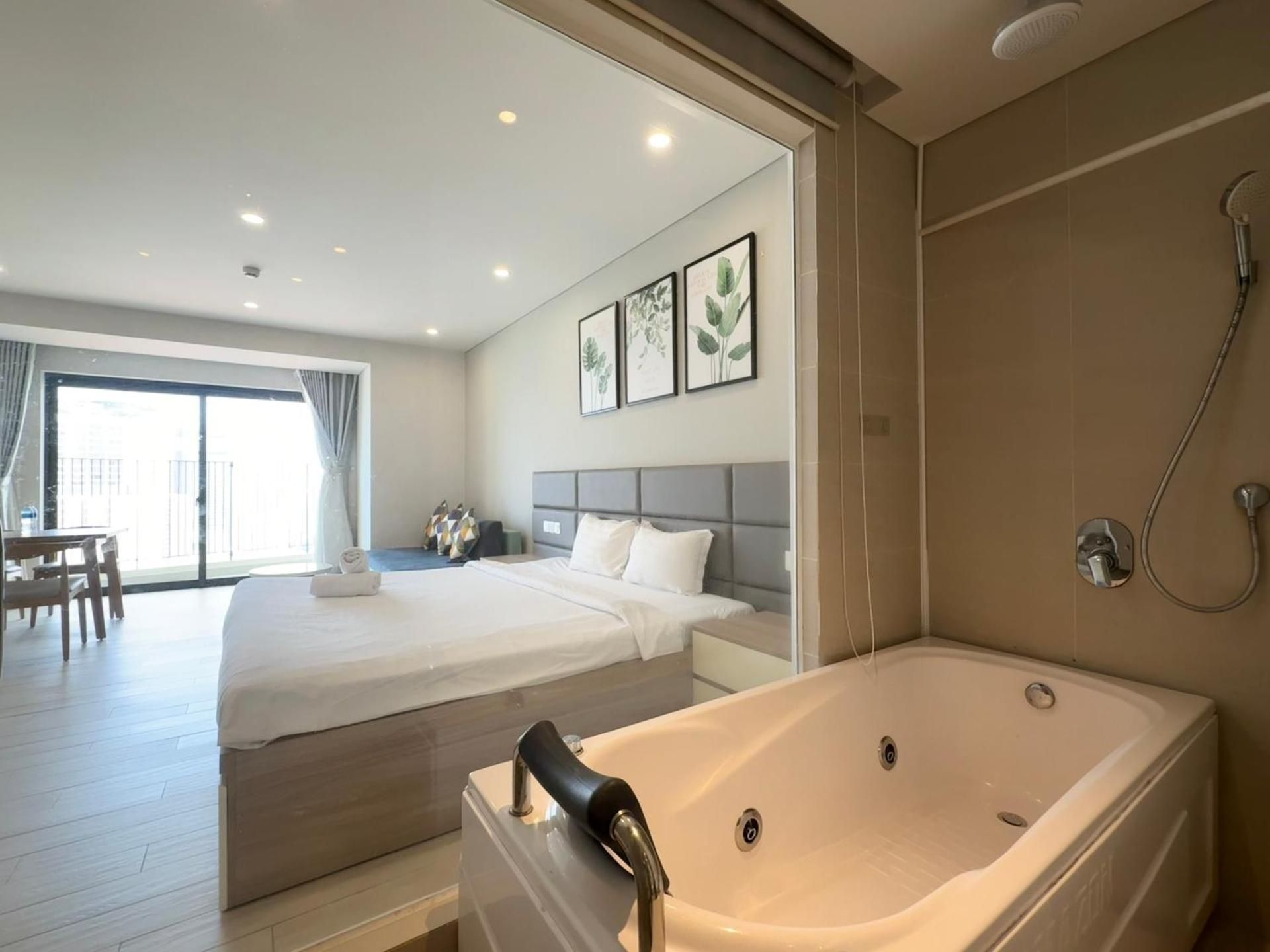 One-Bedroom Apartment with Sea View