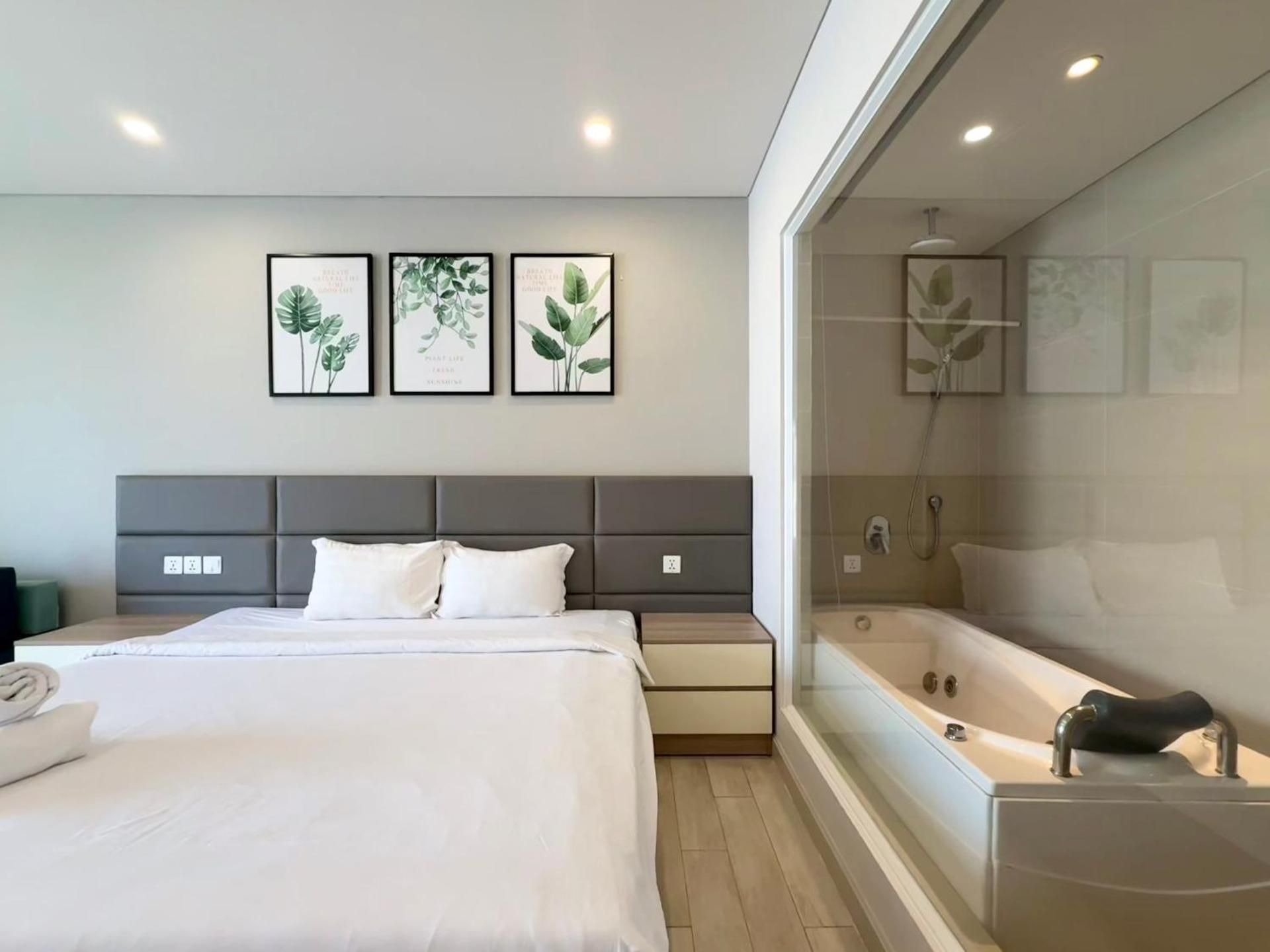 One-Bedroom Apartment with Sea View