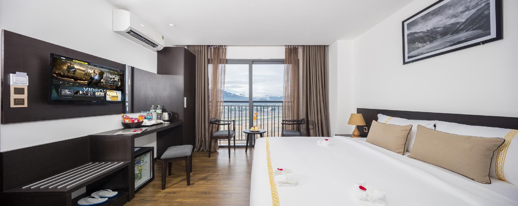 Deluxe Double - Free Breakfast for 2 People
