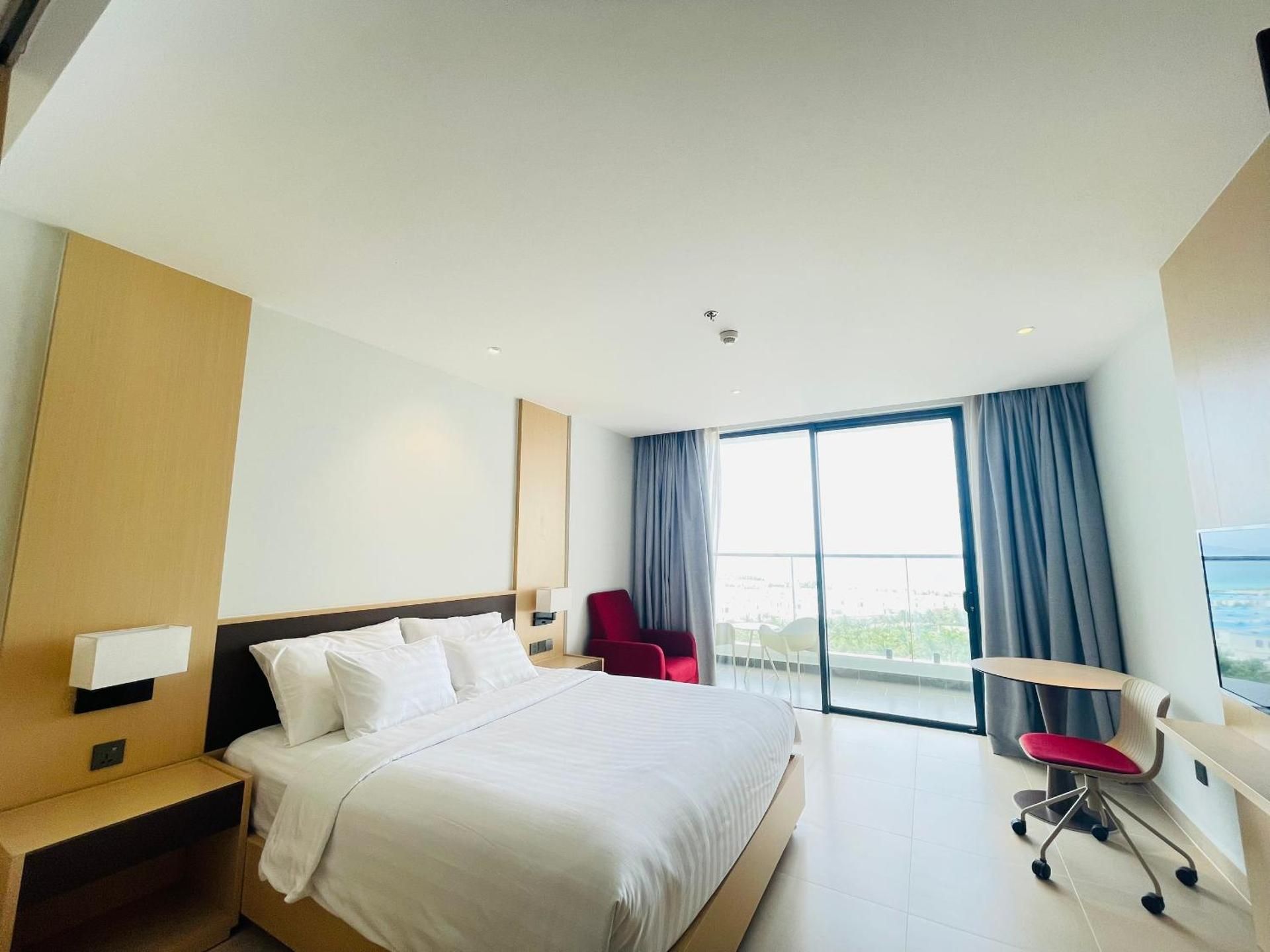 Deluxe Double Room with Balcony and Sea View