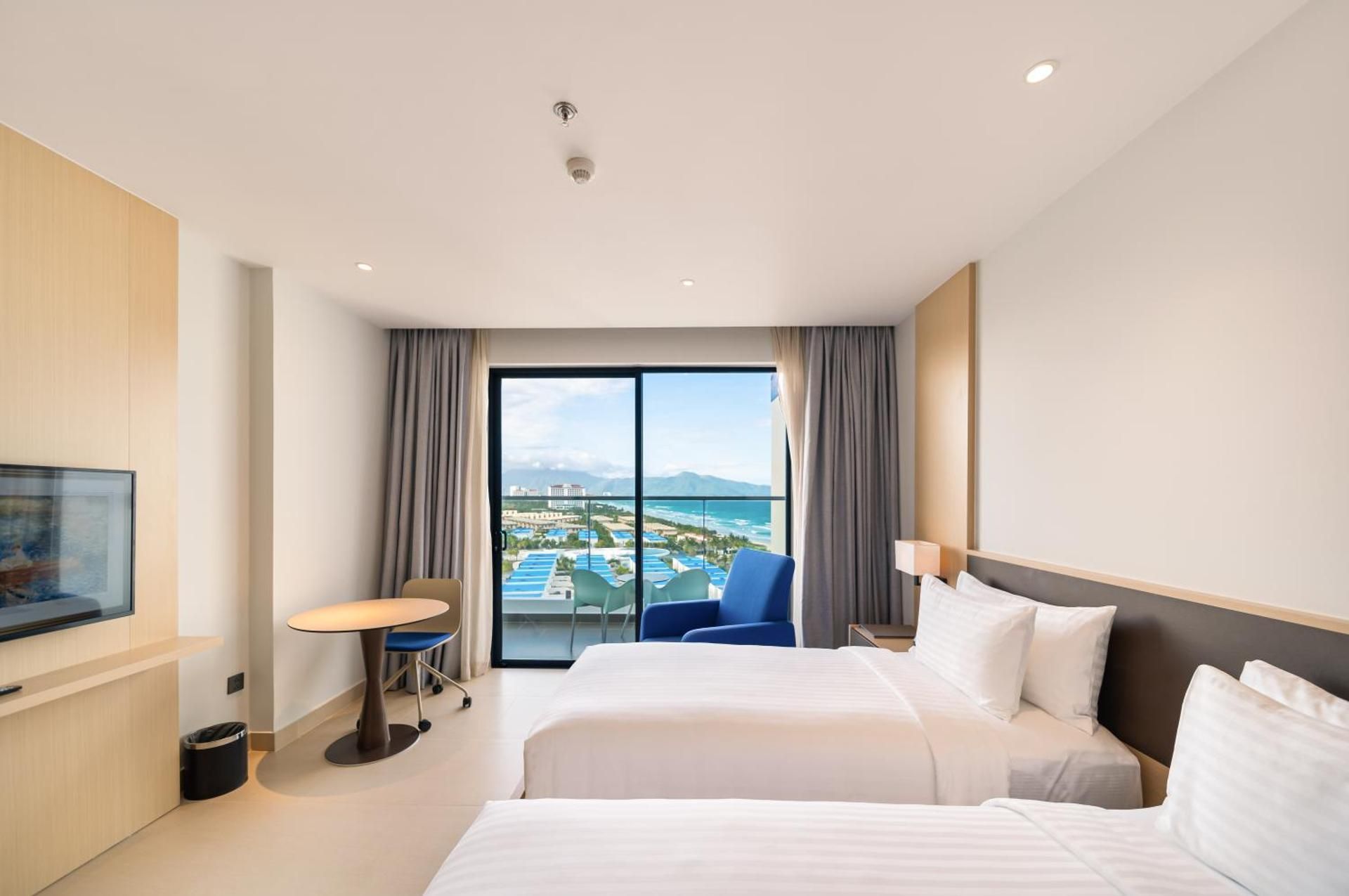 Deluxe Twin Room with Sea View