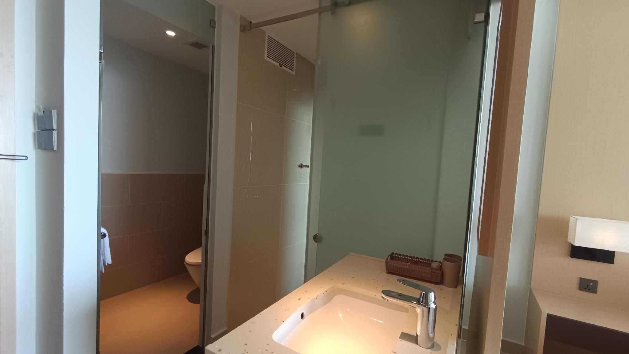 Ocean View Cam Ranh Resort Premier Ocean View Twin Room 2