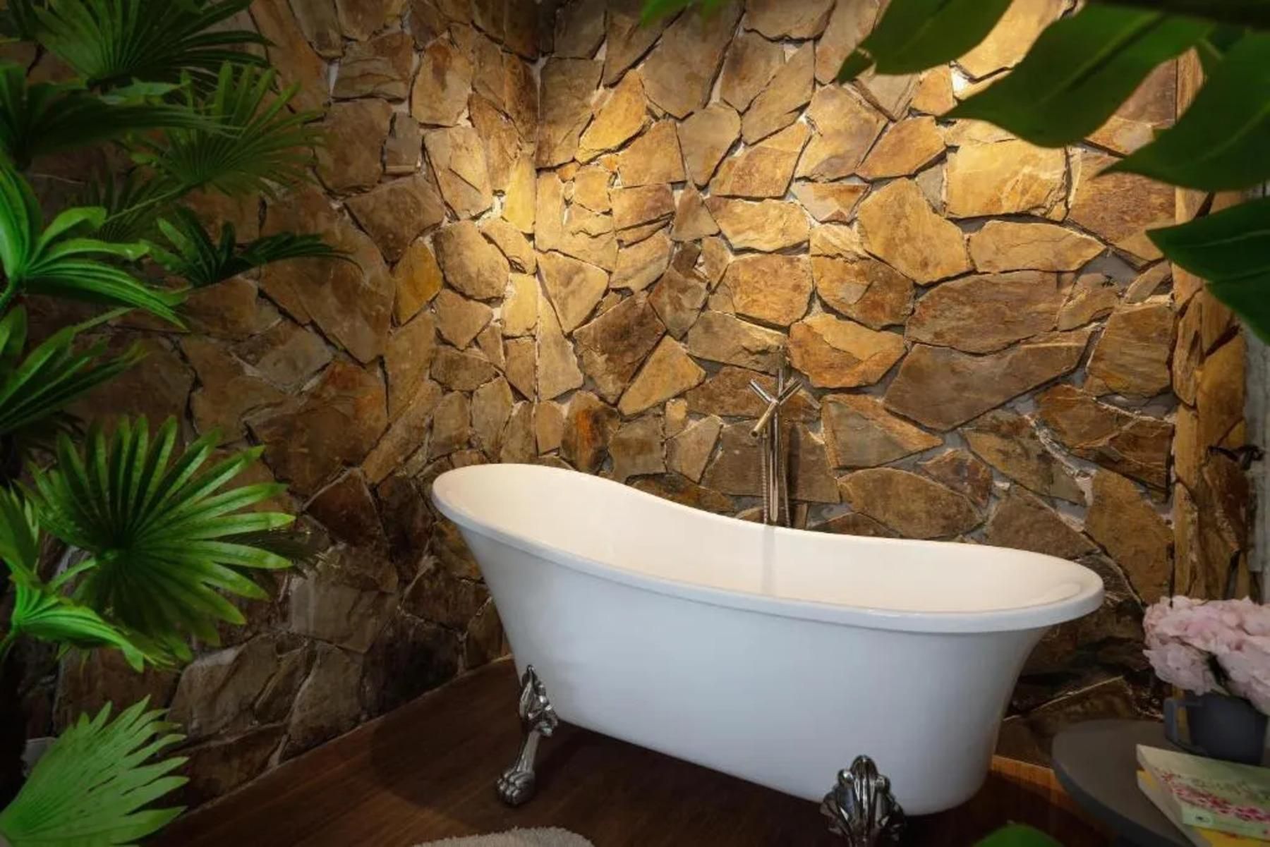 Bathtub Room