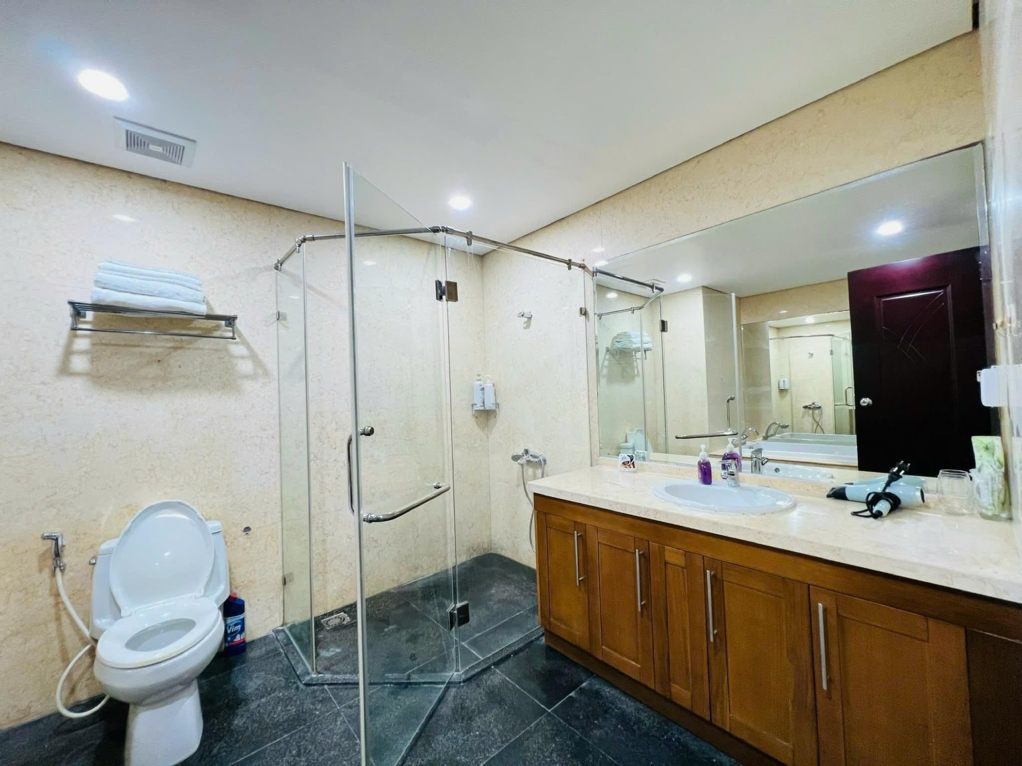 2 Bedroom - 2 Bath Suite
