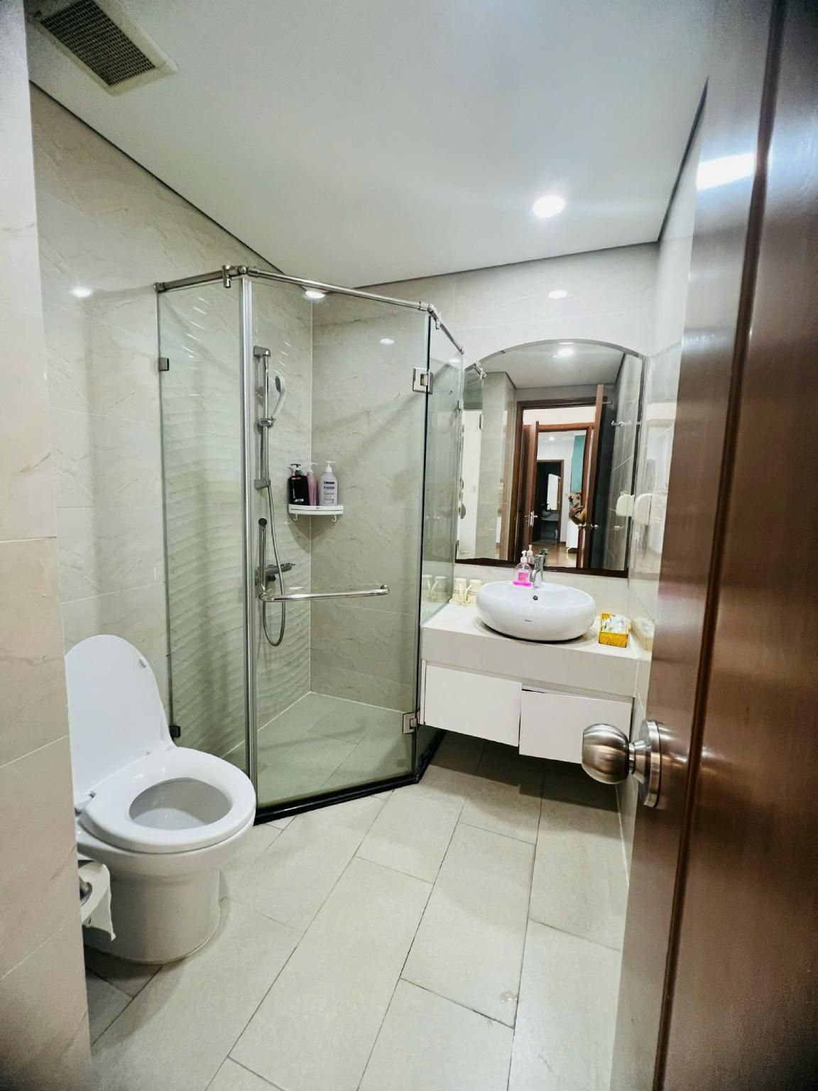 3 Bed Apartment, Self Entry