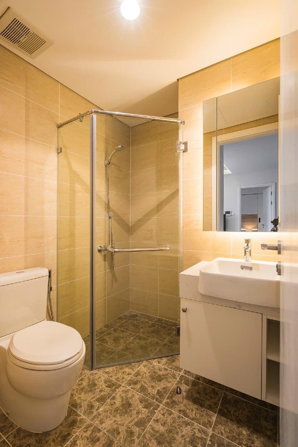 2 Bedroom - 1 Bath Suite
