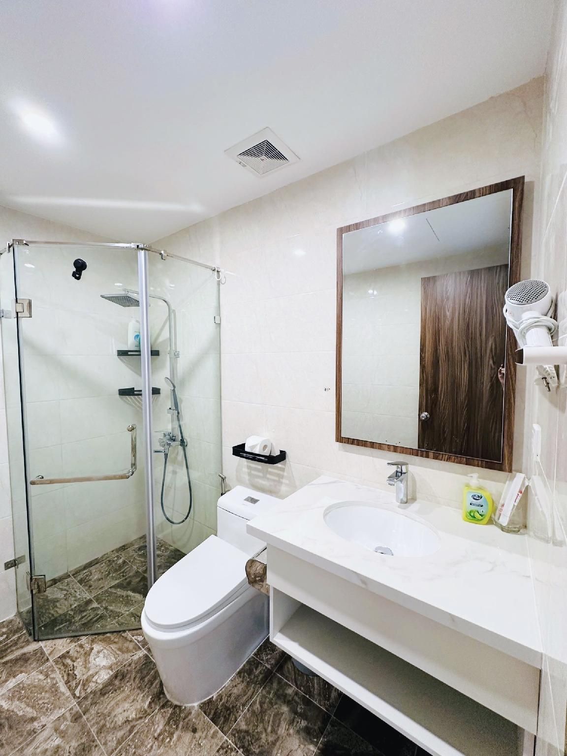 1 Bedroom Apartment with Balcony and Views
