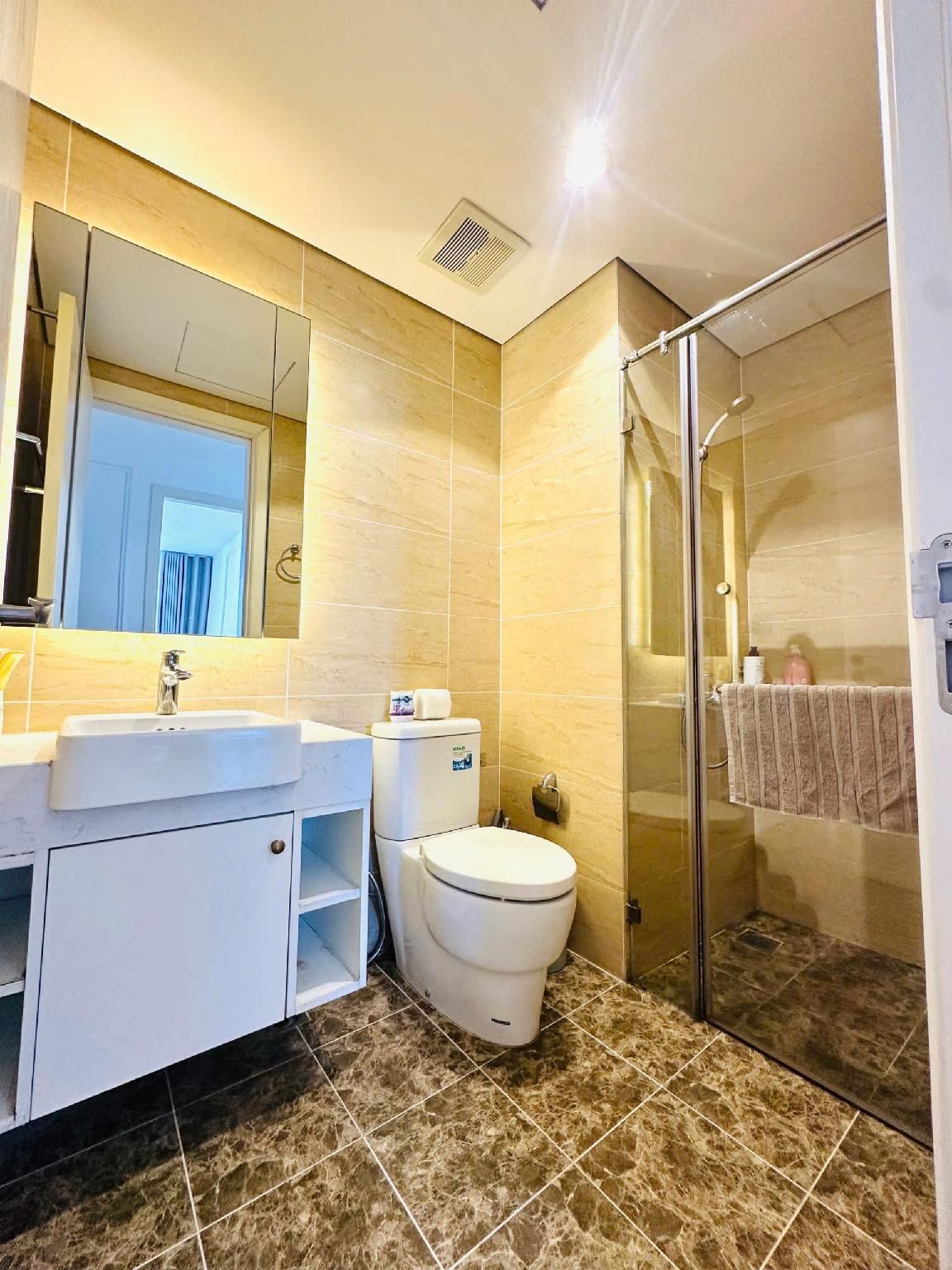 2 Bedroom - 2 Bath Suite