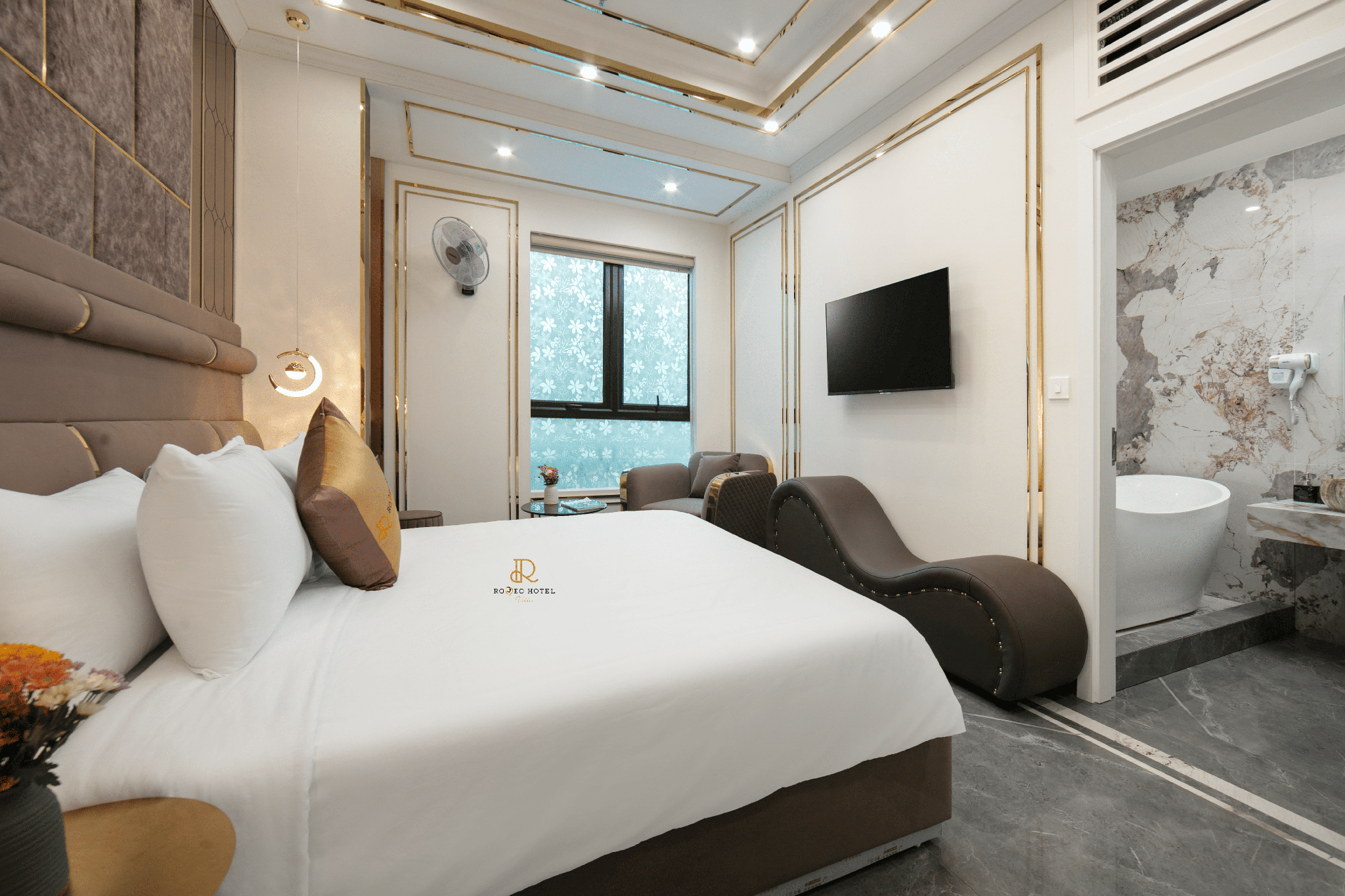 Bathtub Room