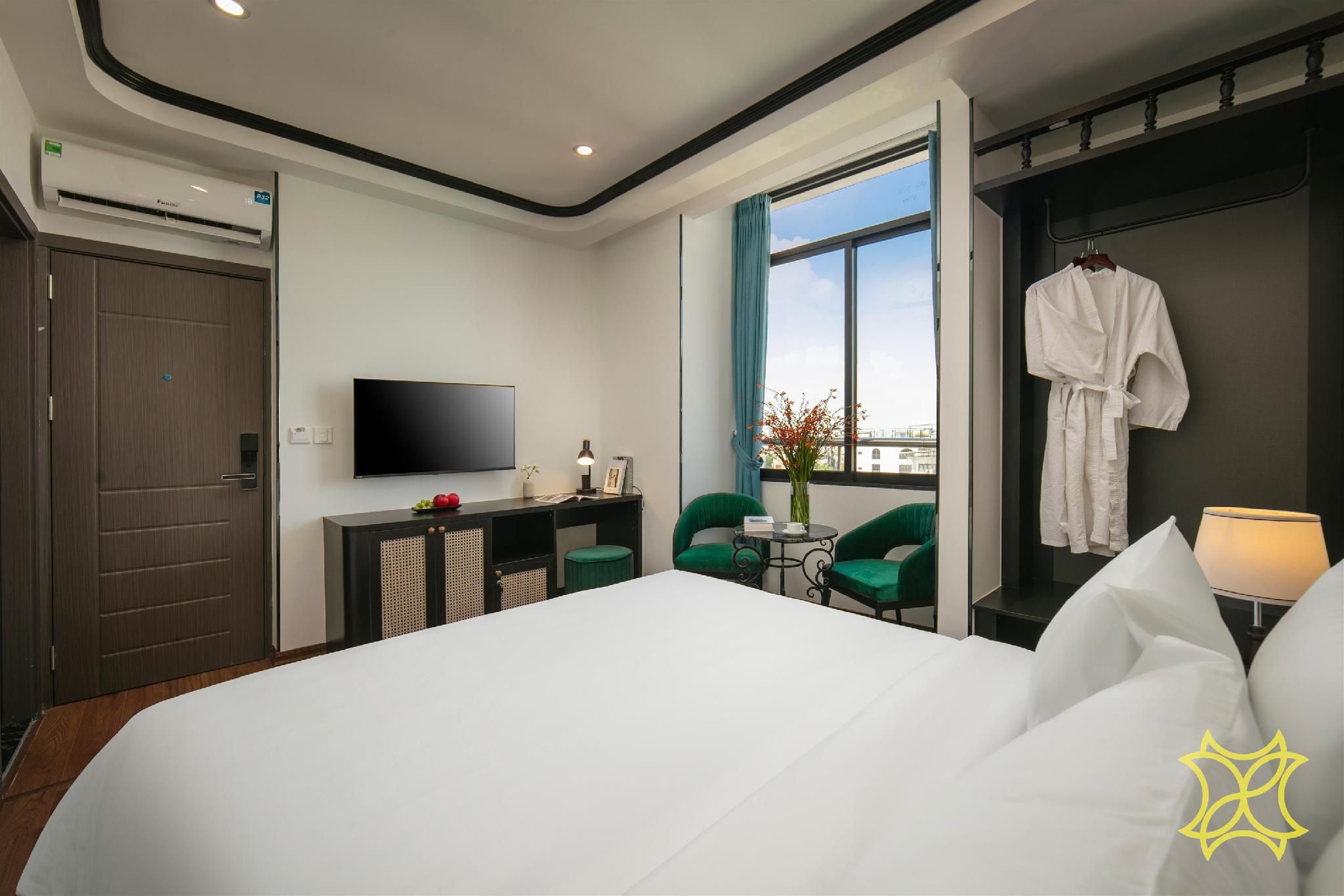 Studio Double Bed City View