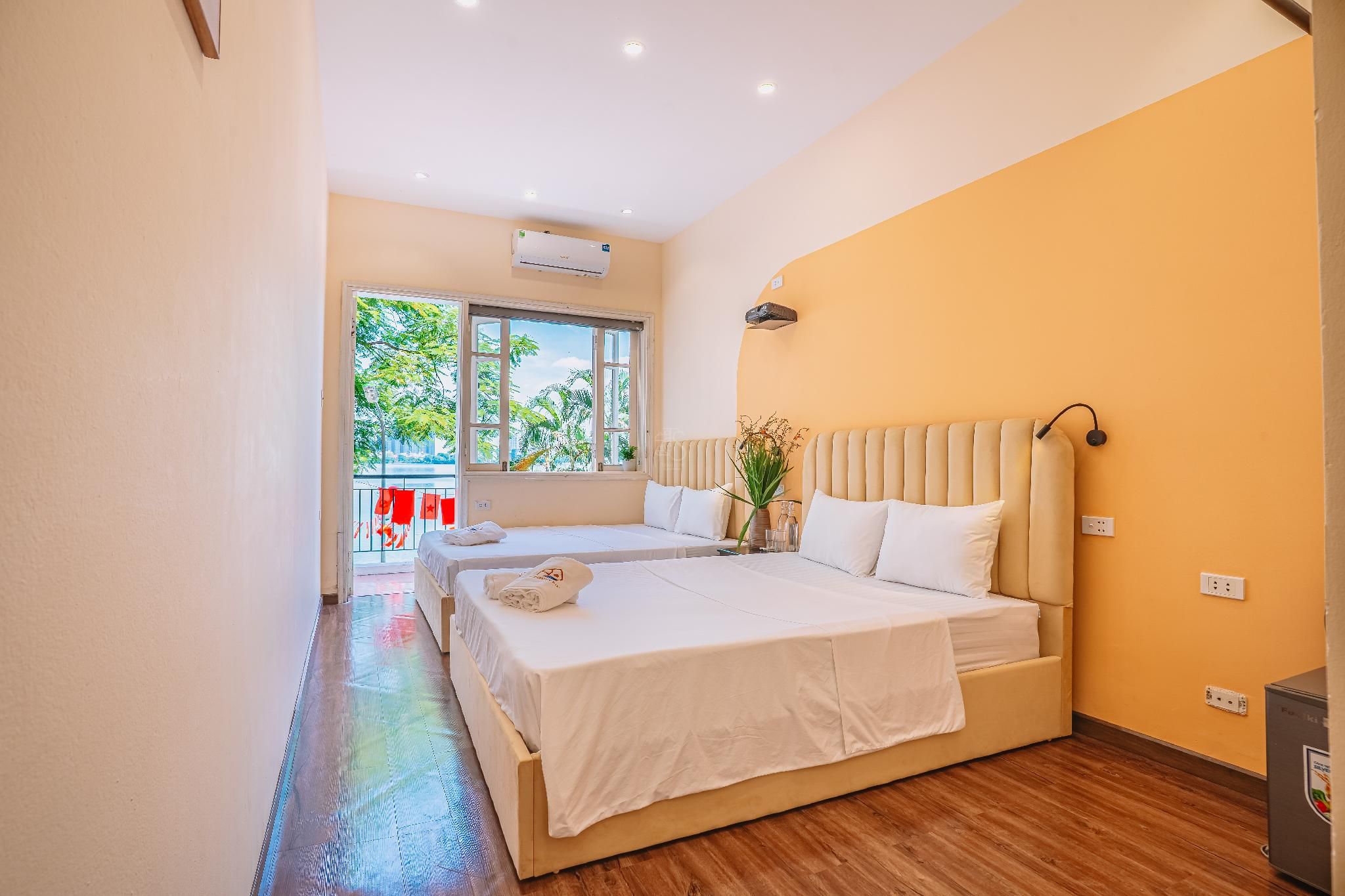 Lake View Twin Room