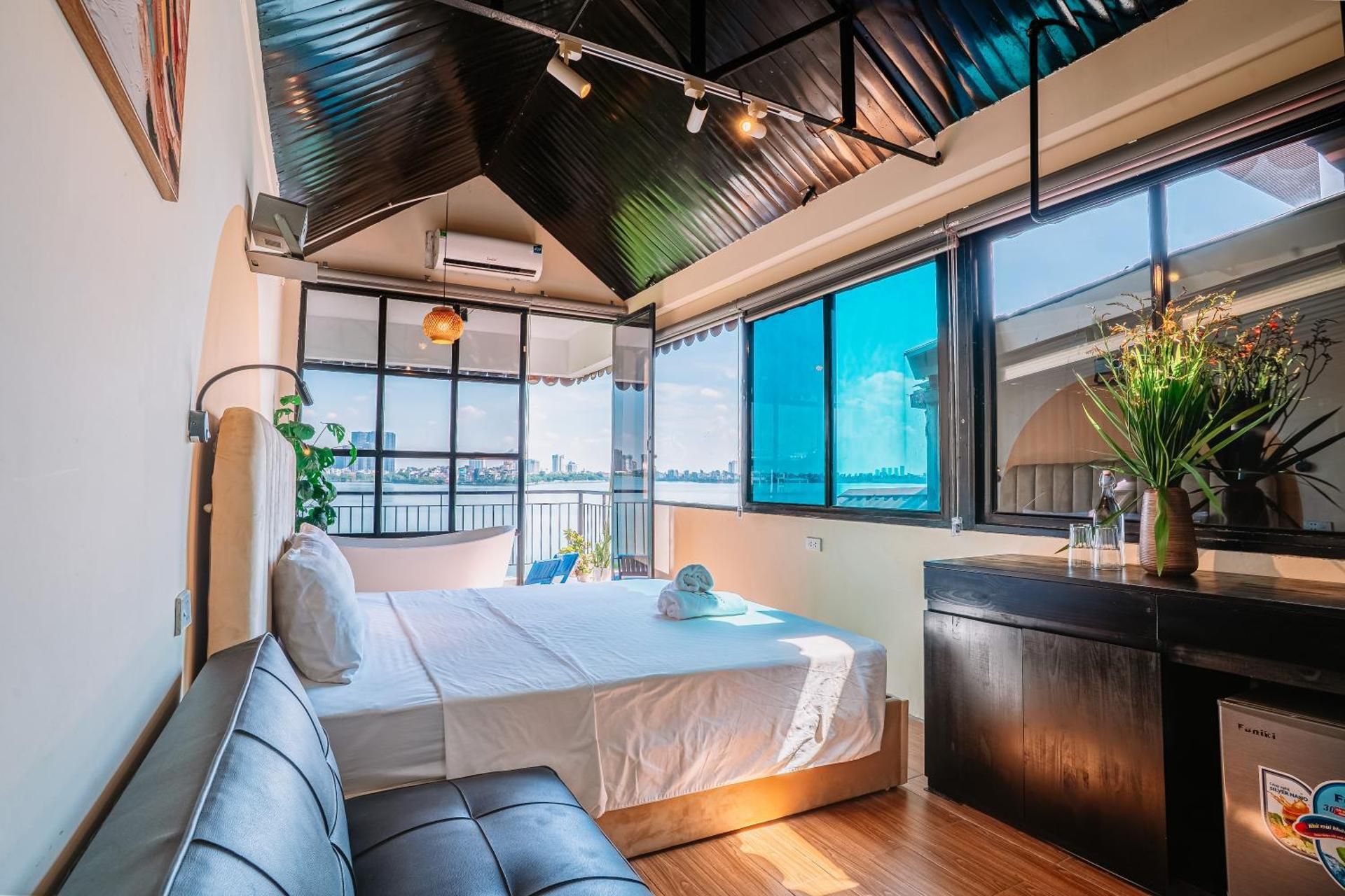 Studio with Spa Bath