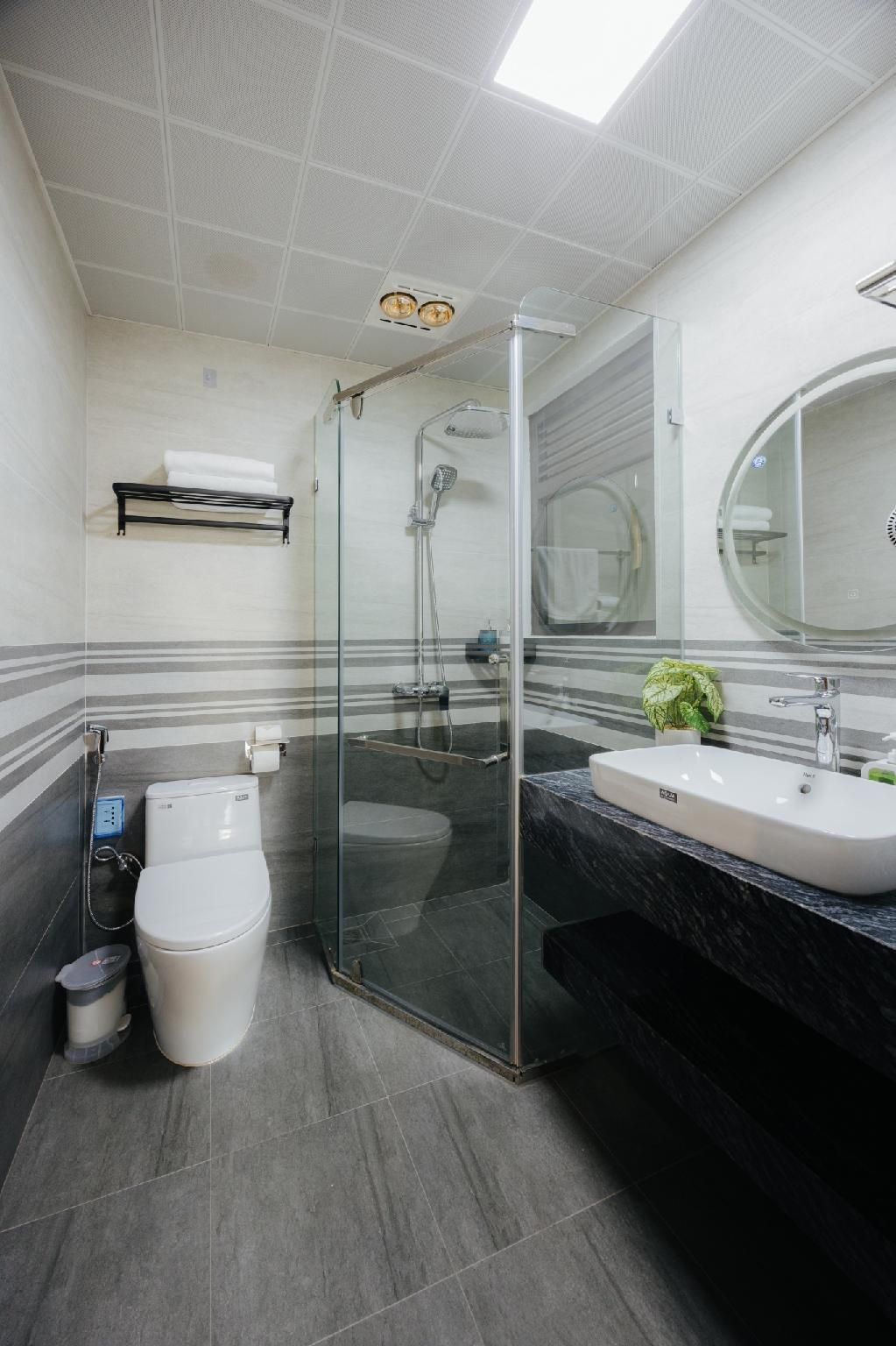 Quad Room for 3 People with Washer and Dryer