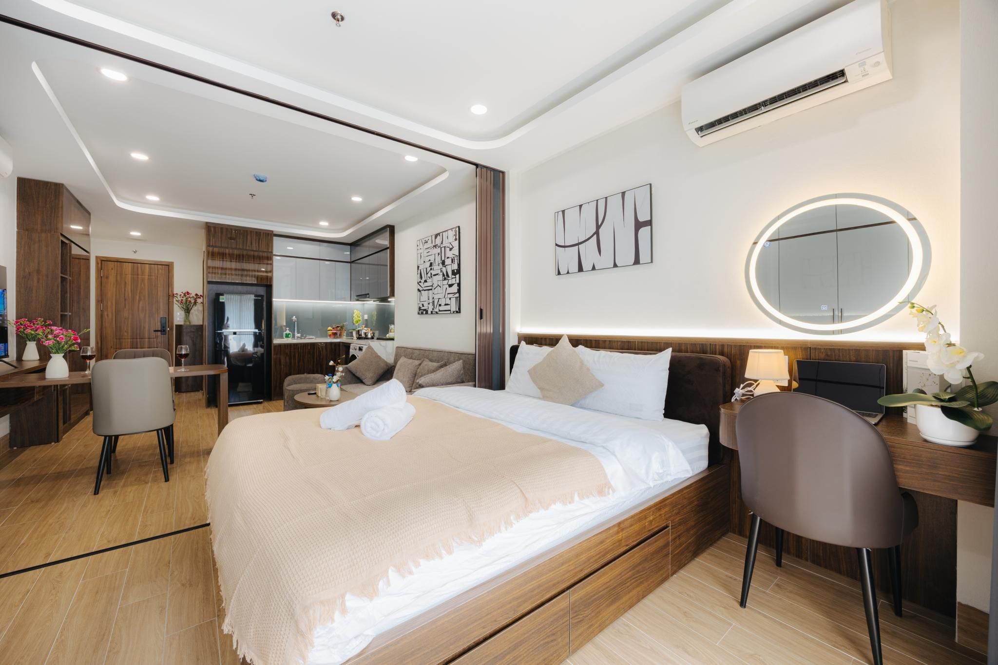Studio - King Room with Balcony