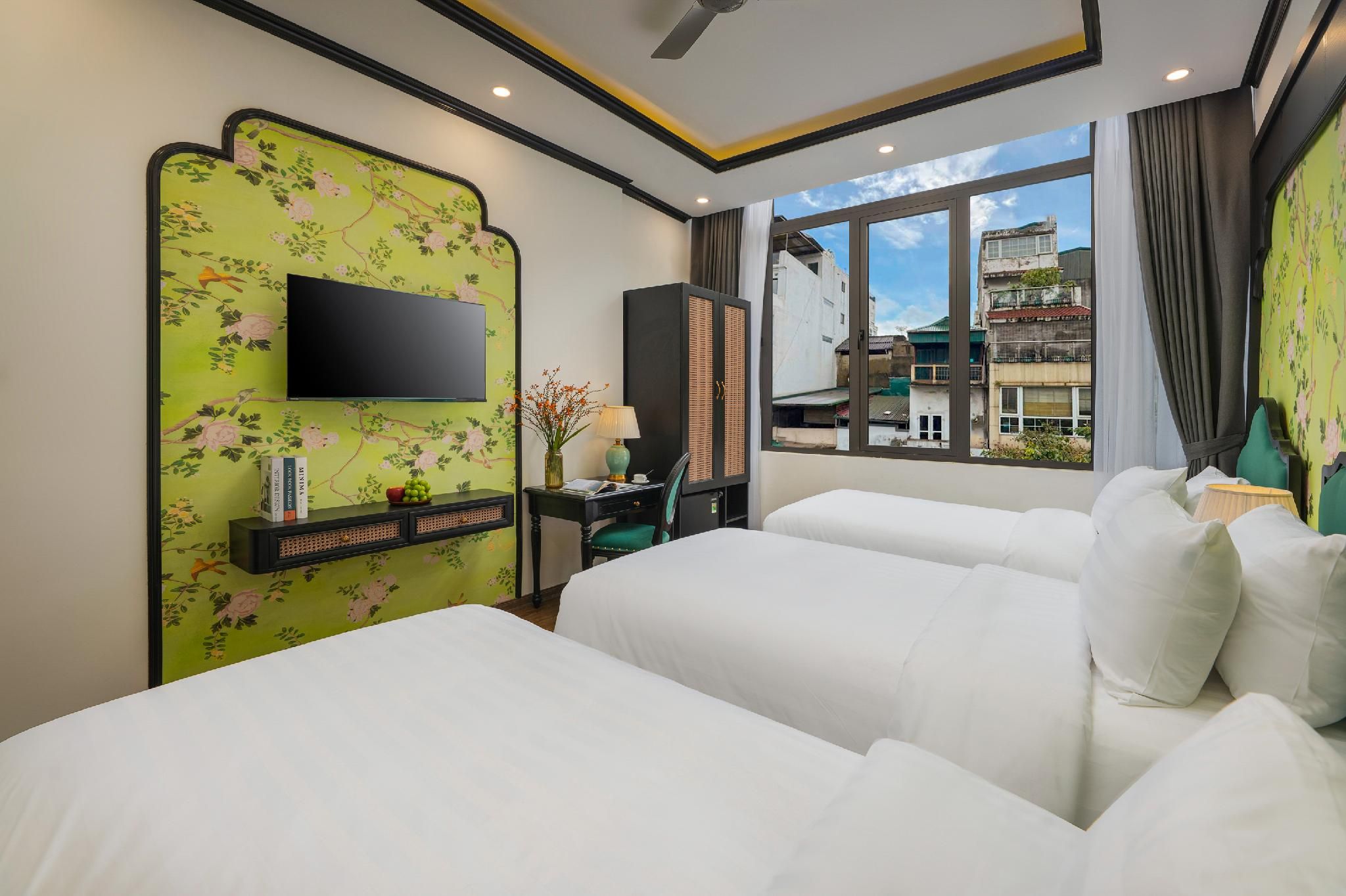 Triple Room with City View