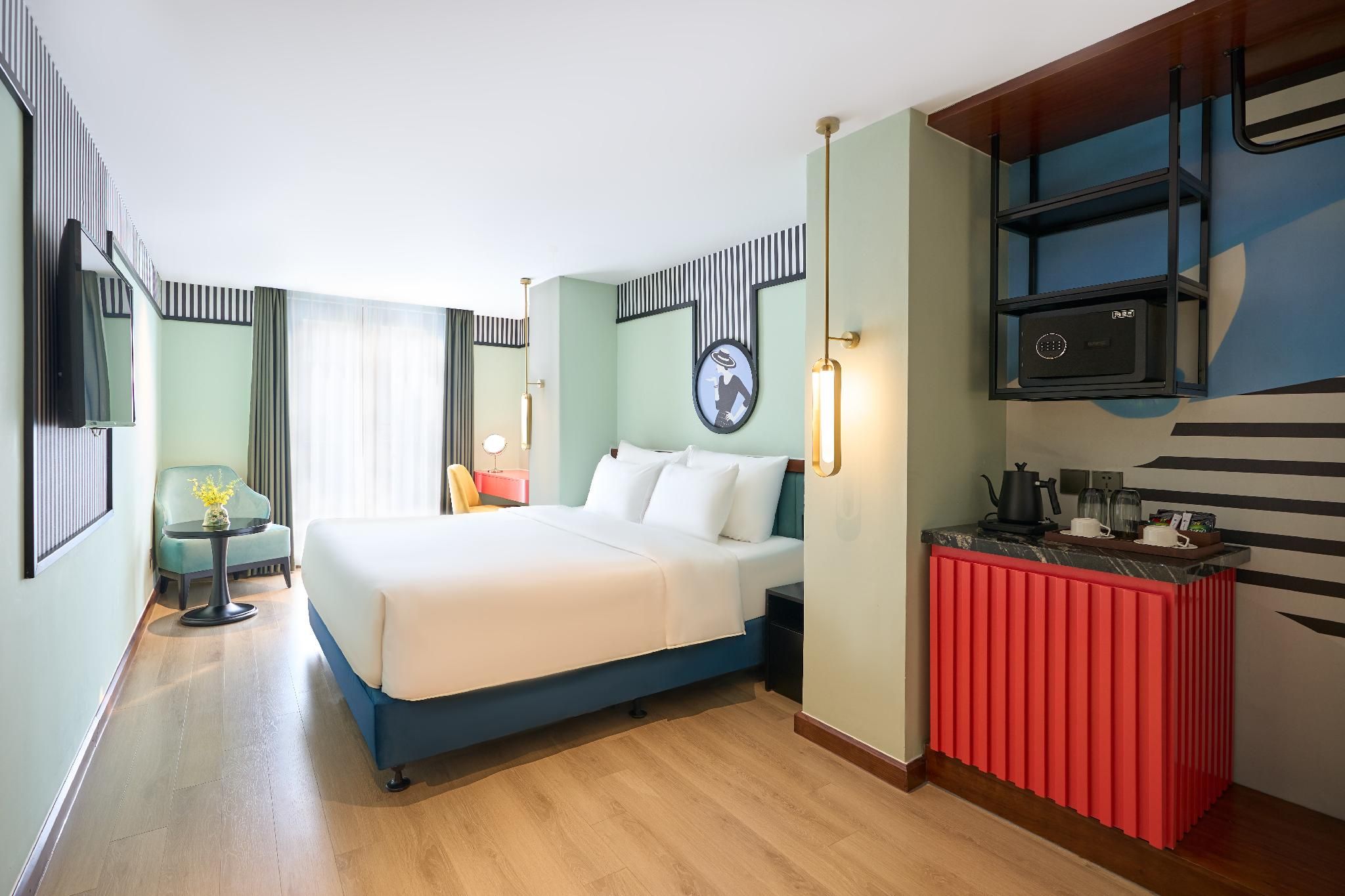 Solarium City View King Room with Balcony