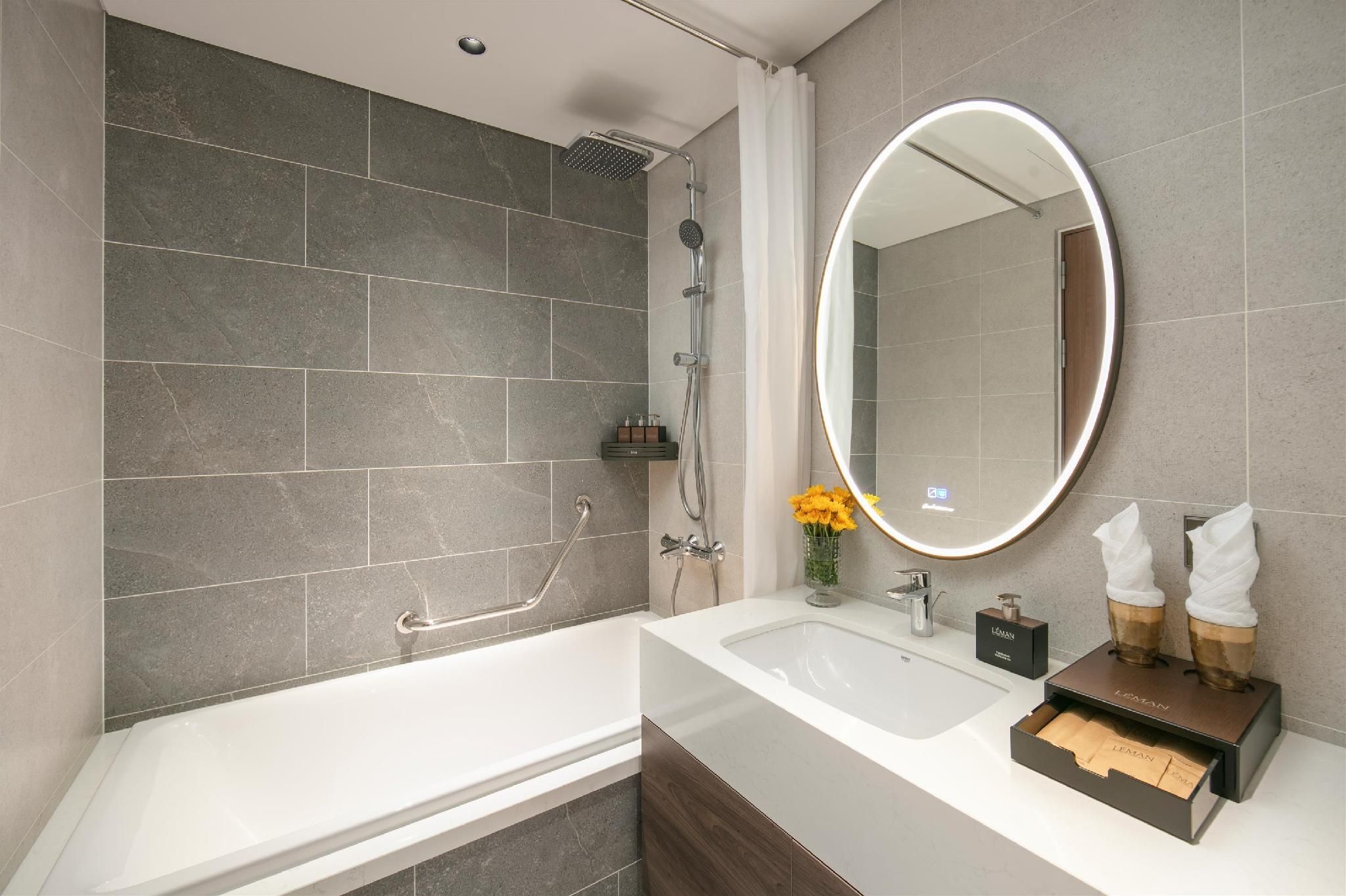 Family Room with Bathtub