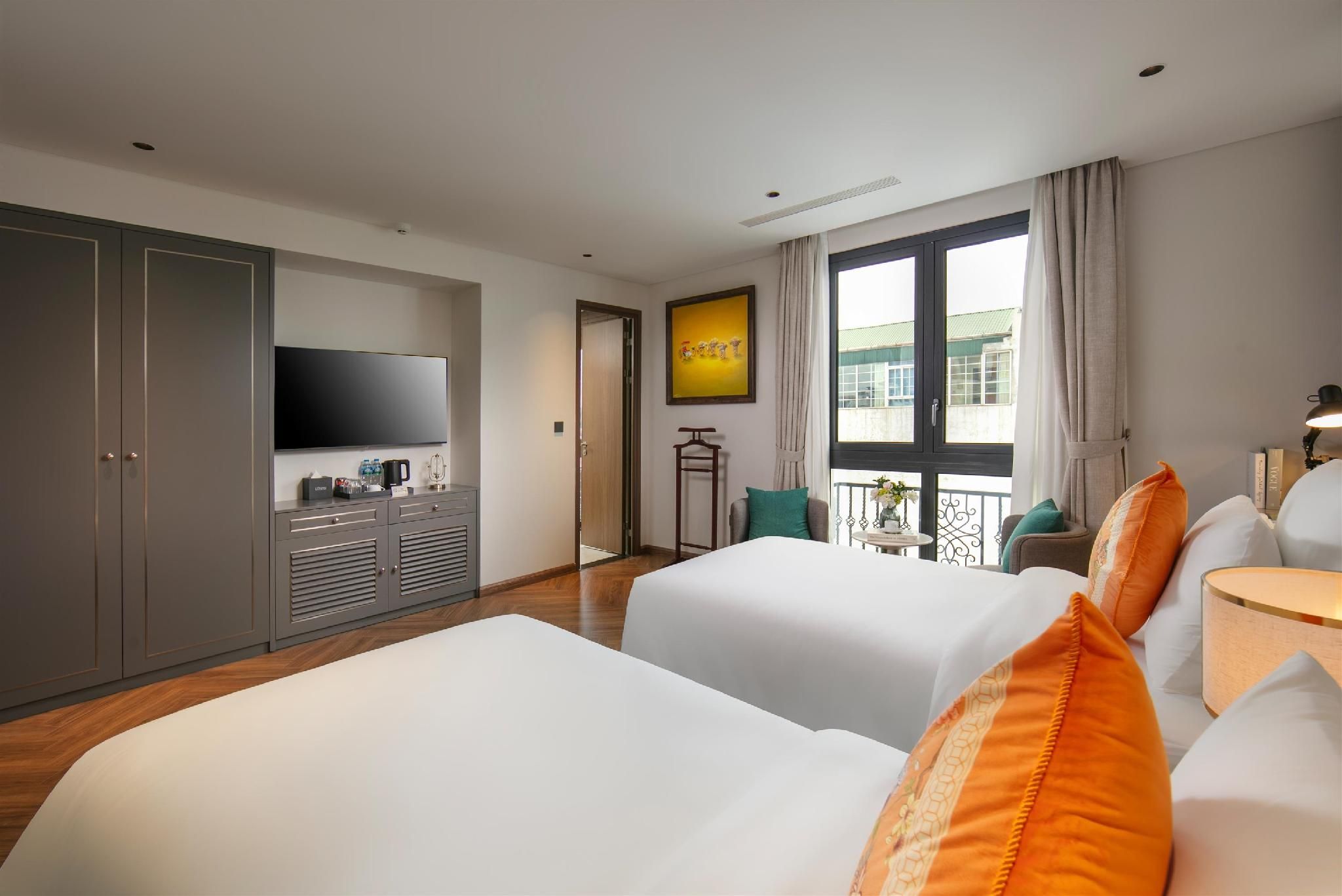 Premier Twin City View Room with Bathtub