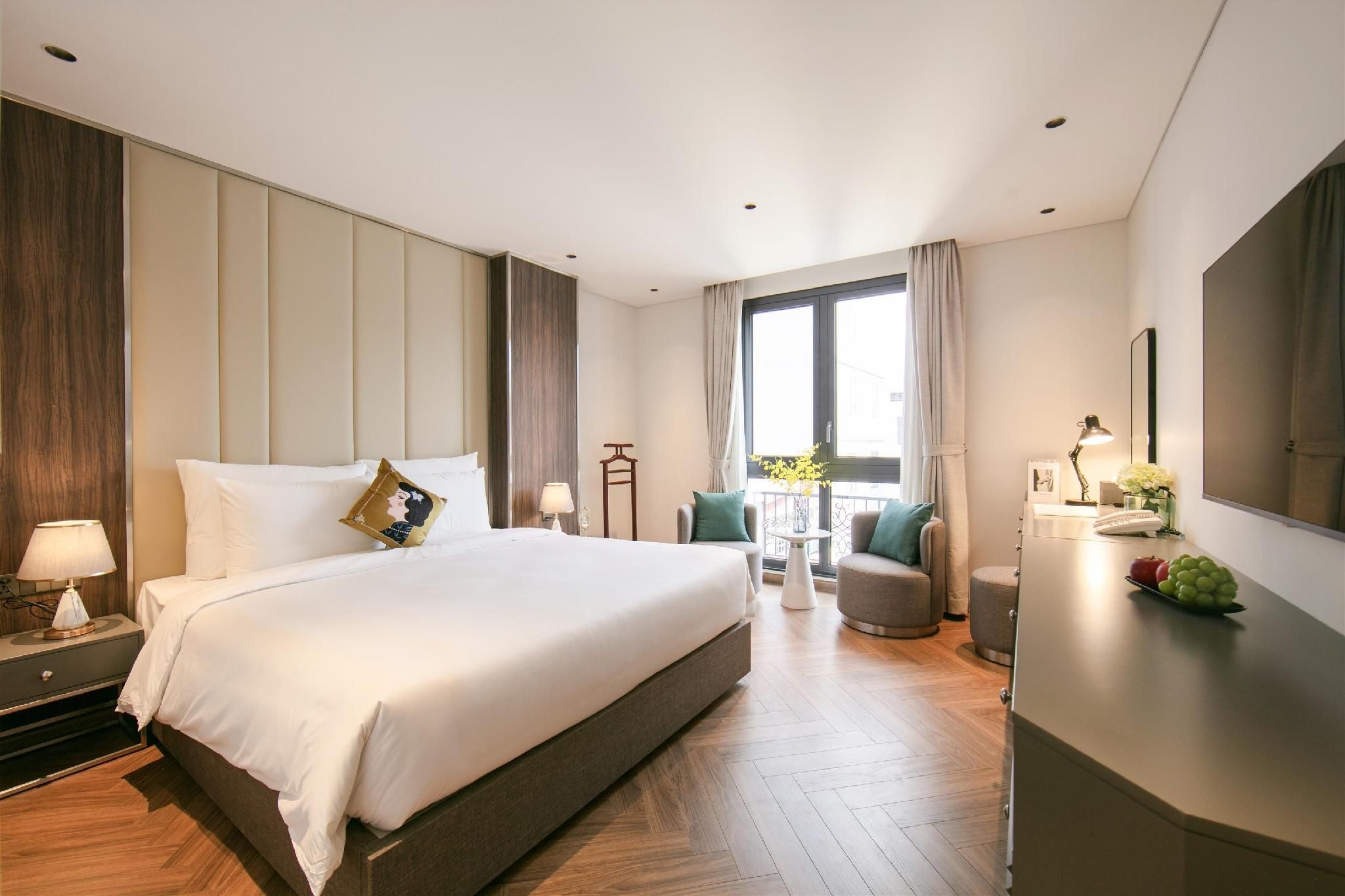 Premier Double City View Room with Bathtub