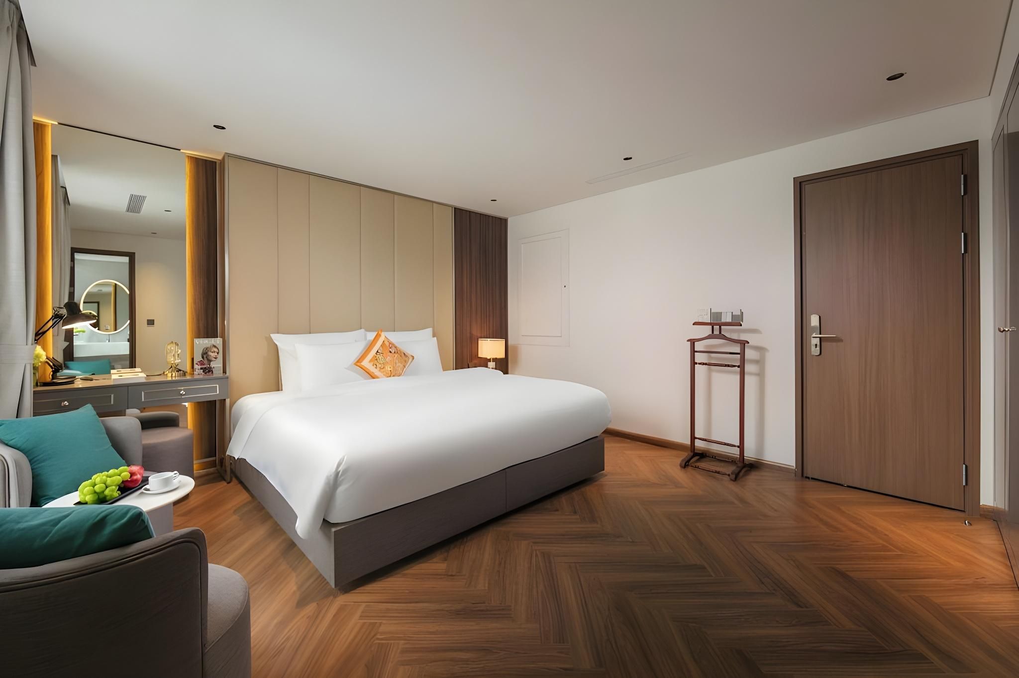 Premier Twin City View Room with Bathtub