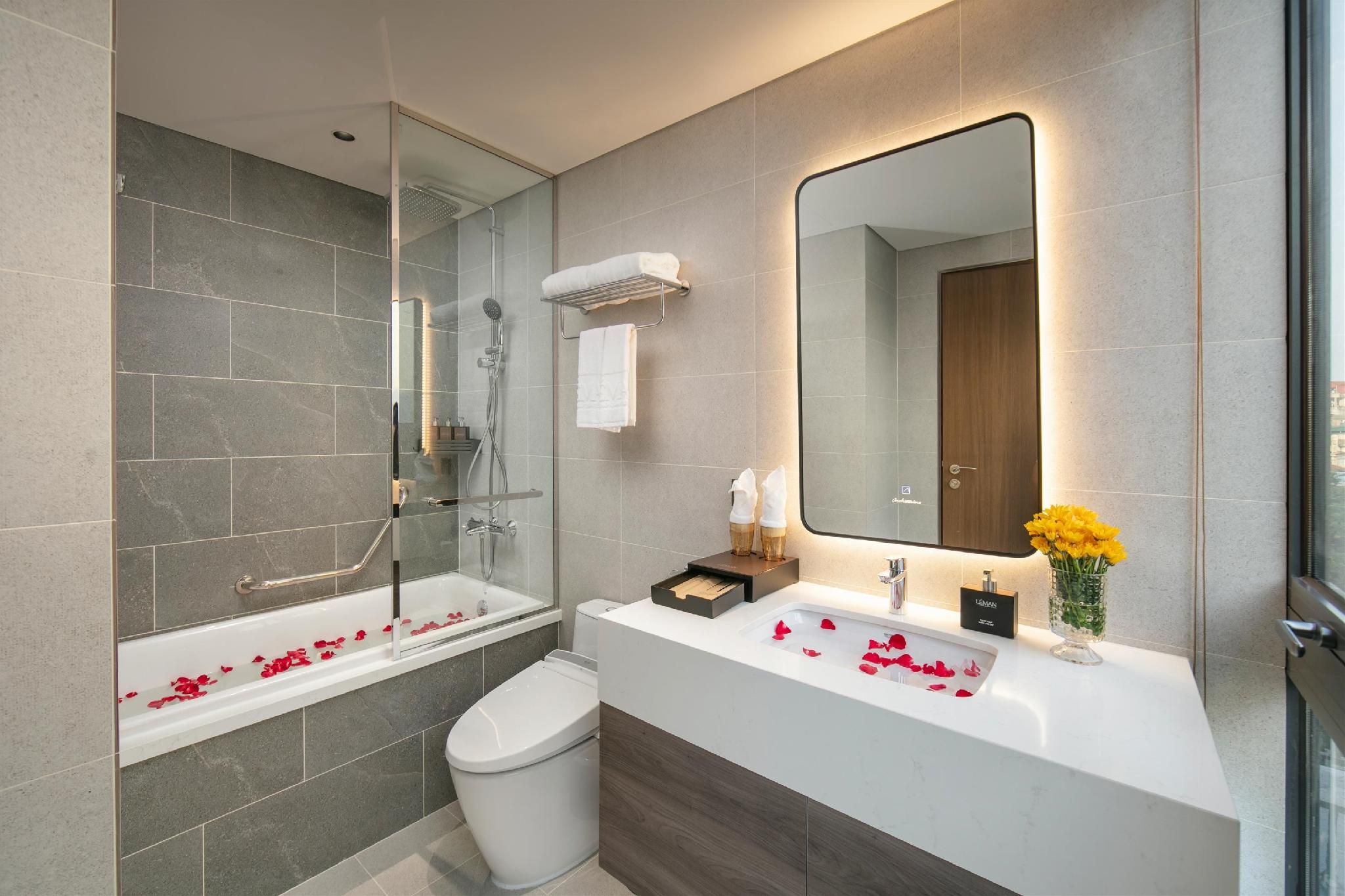 Superior Room with Bathtub