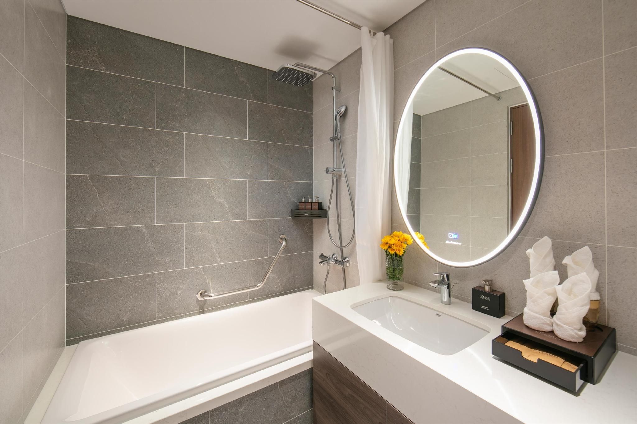 Premier Double City View Room with Bathtub