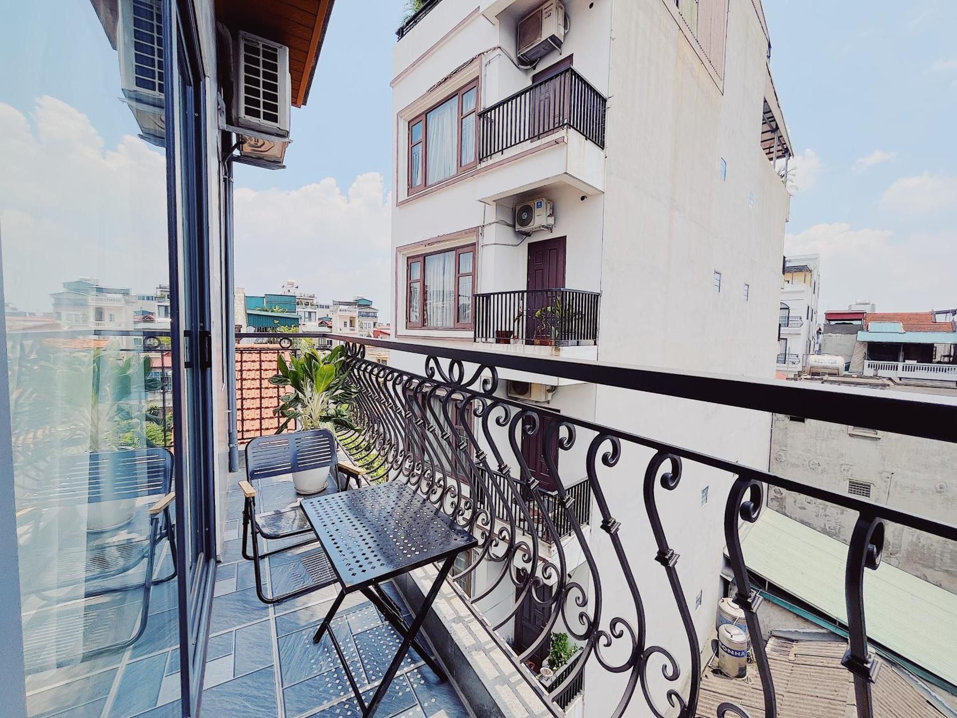 One-Bedroom Apartment with Balcony