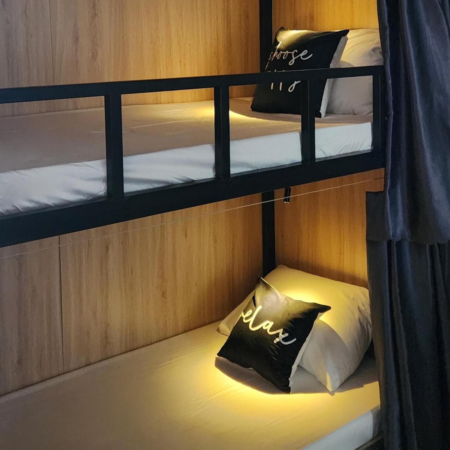 Single Bed in Male Dormitory Room with Shared Bathroom