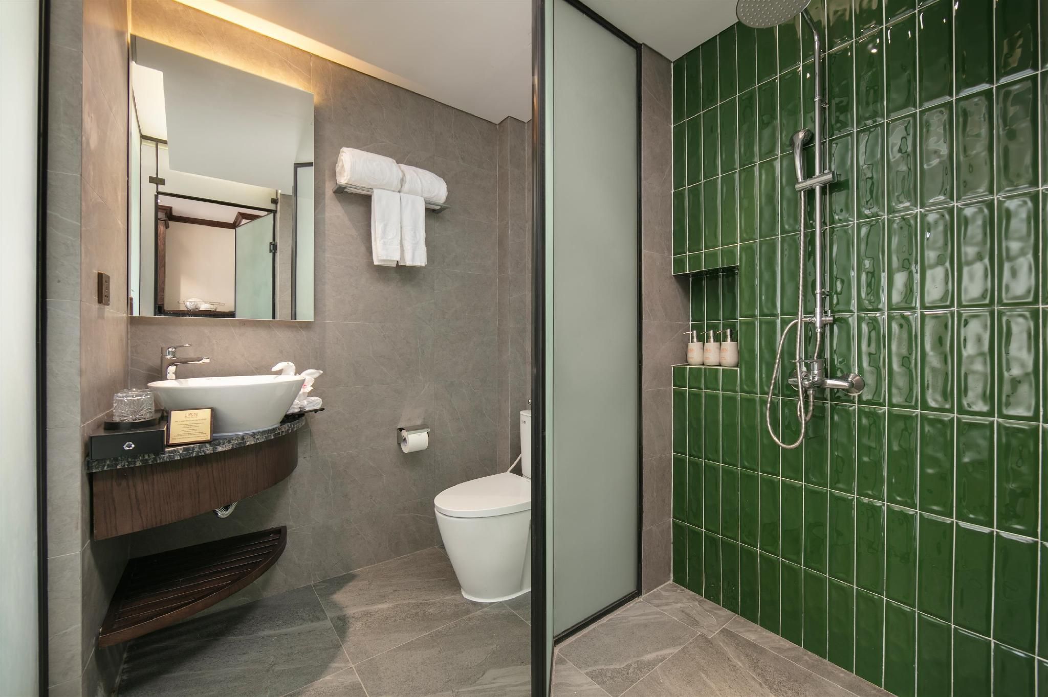 Balcony Suite, 1 King Bed, Kitchenette, City View