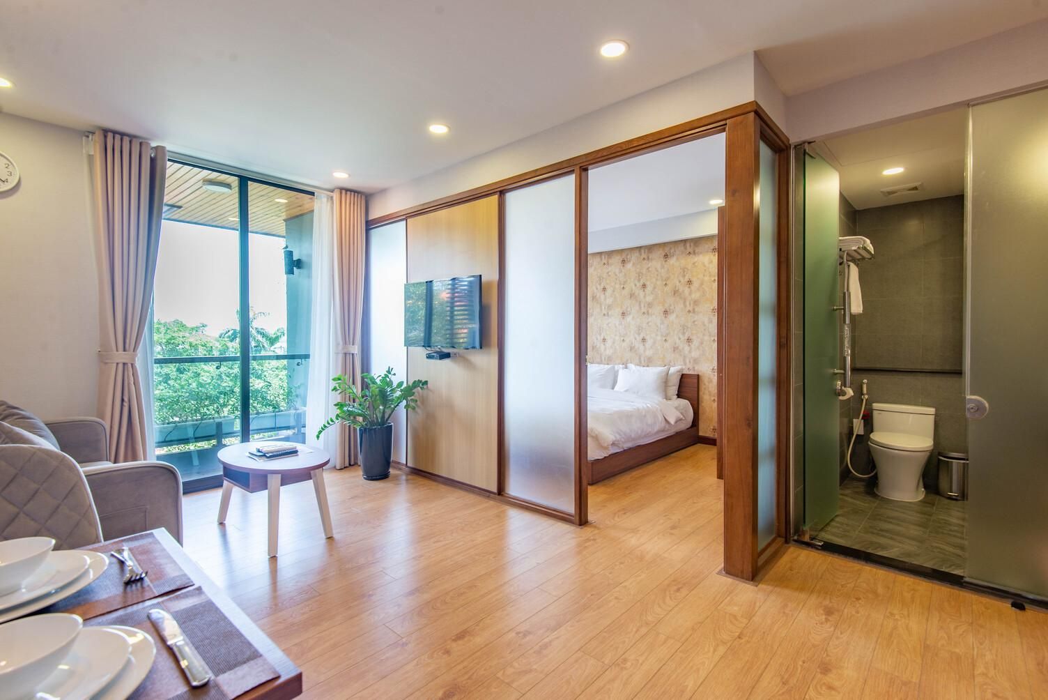 Ha Noi Lakeside Hotel and Residence Deluxe Partial Lake View Double Room 2