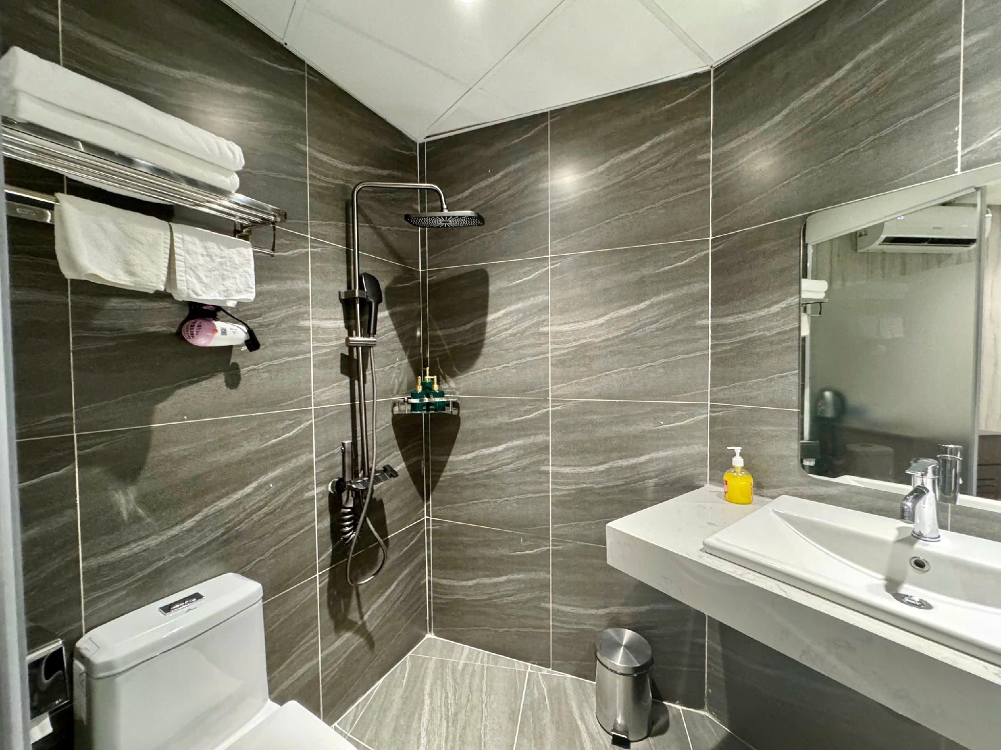 Ha Noi Lakeside Hotel and Residence Standard Double 3