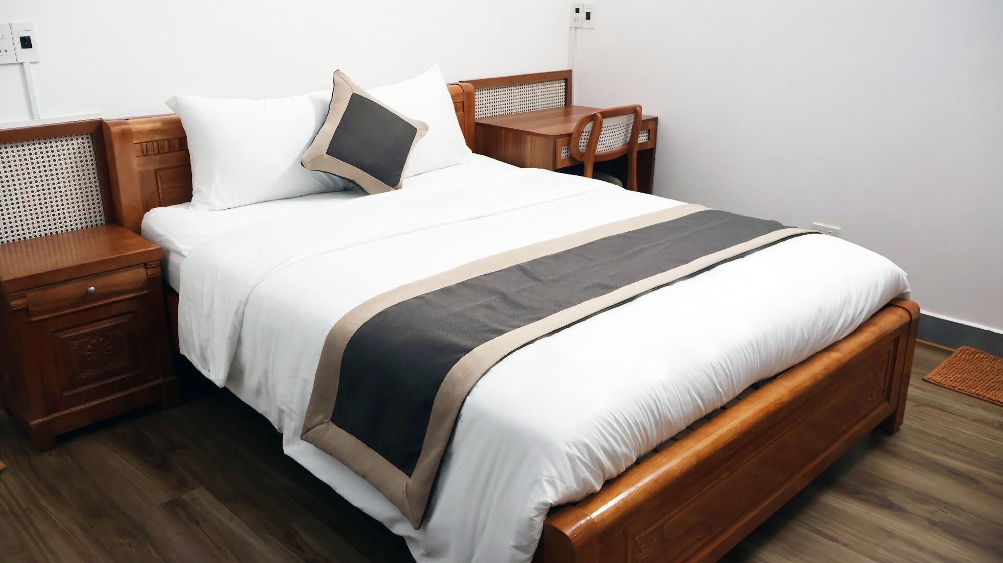 Standard - 1 Queen Bed, Non-Smoking