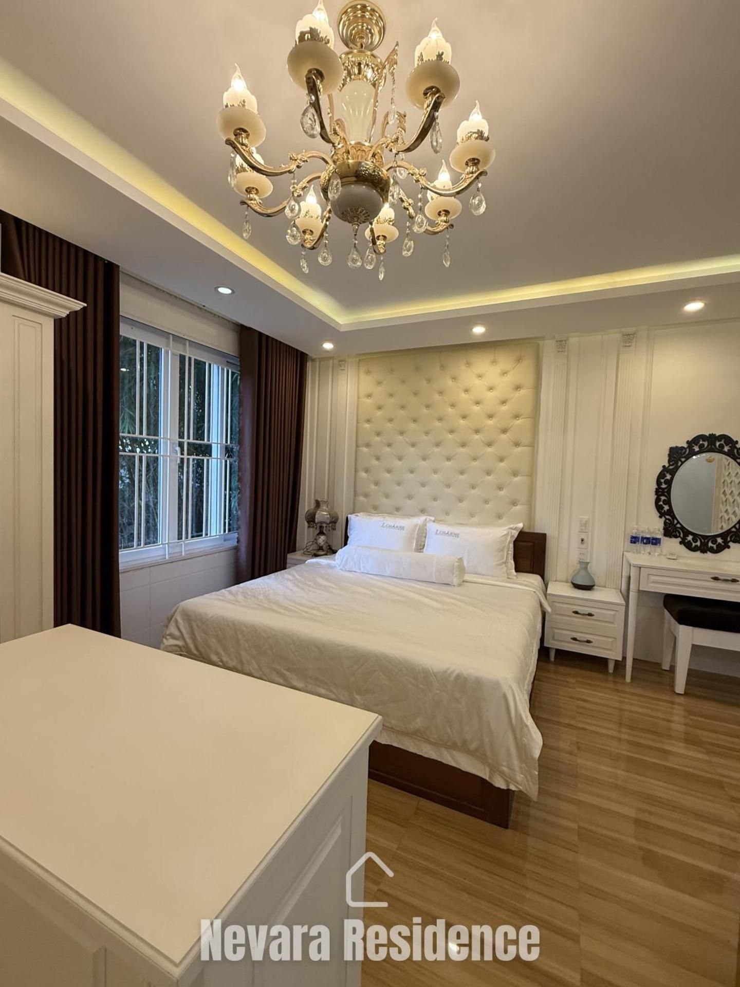 Deluxe Room (2 Adults + 1 Child)