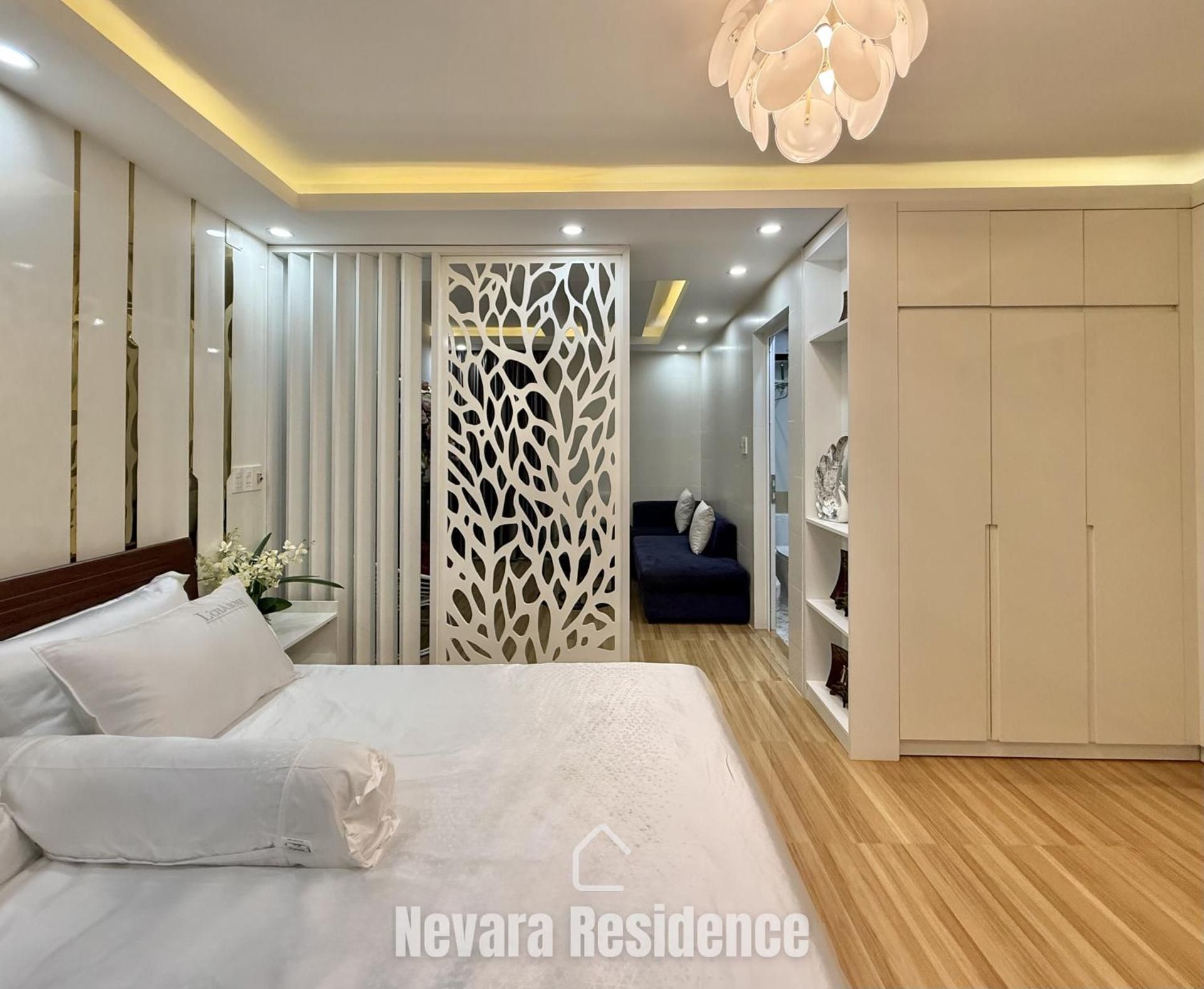 Deluxe Double Room (2 Adults + 1 Child)