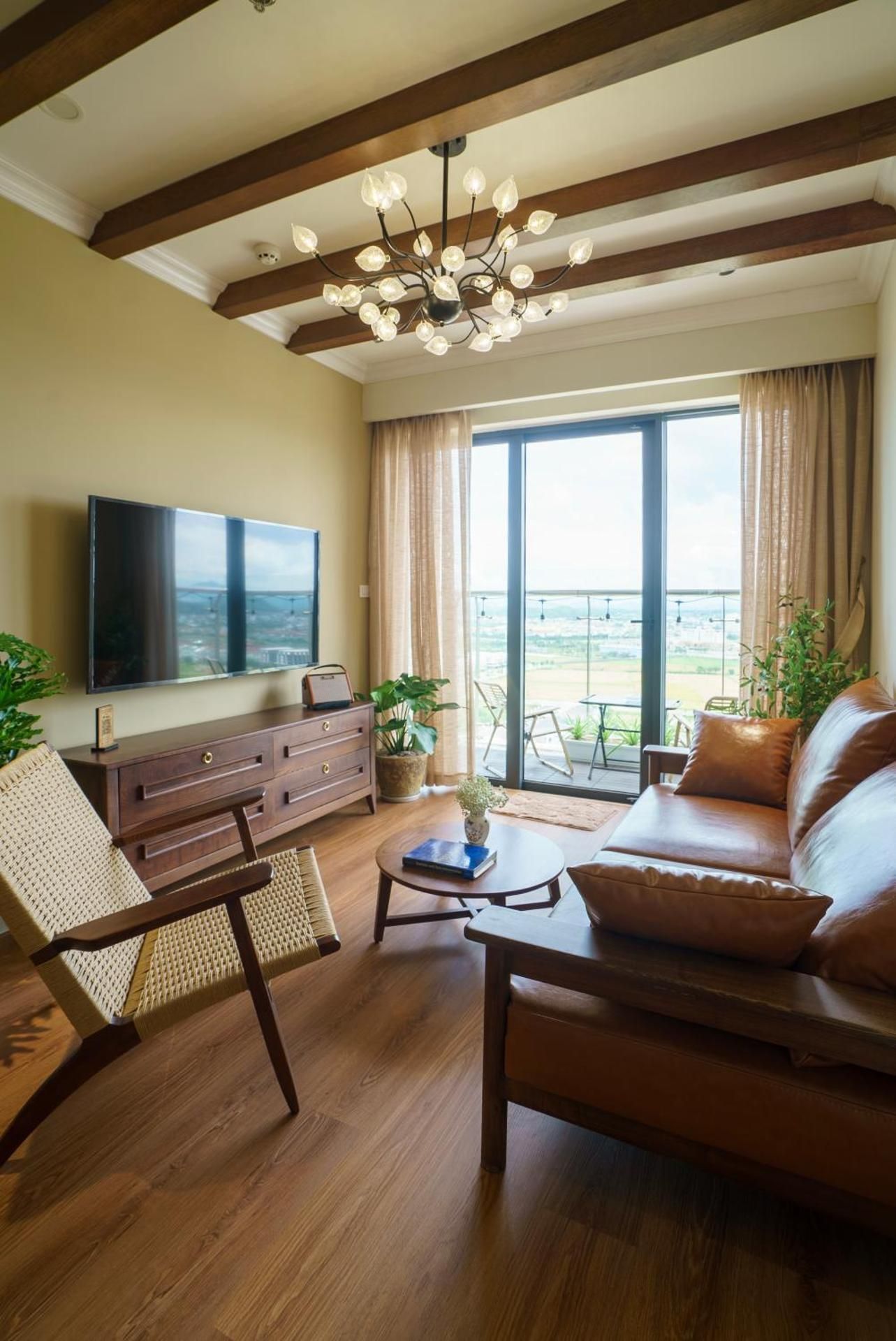 Three-Bedroom Apartment with Balcony