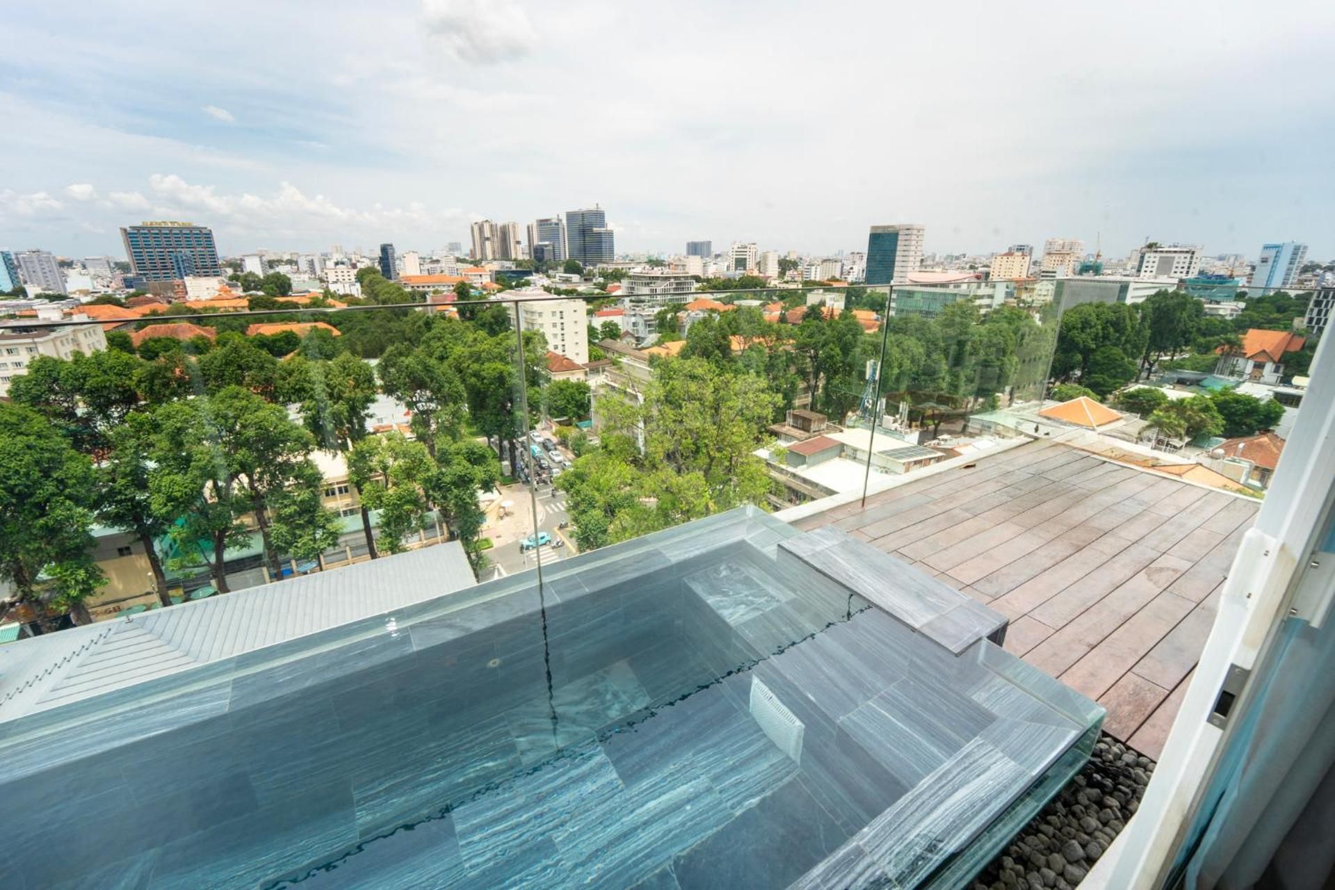 Four-Bedroom Luxury Apartment