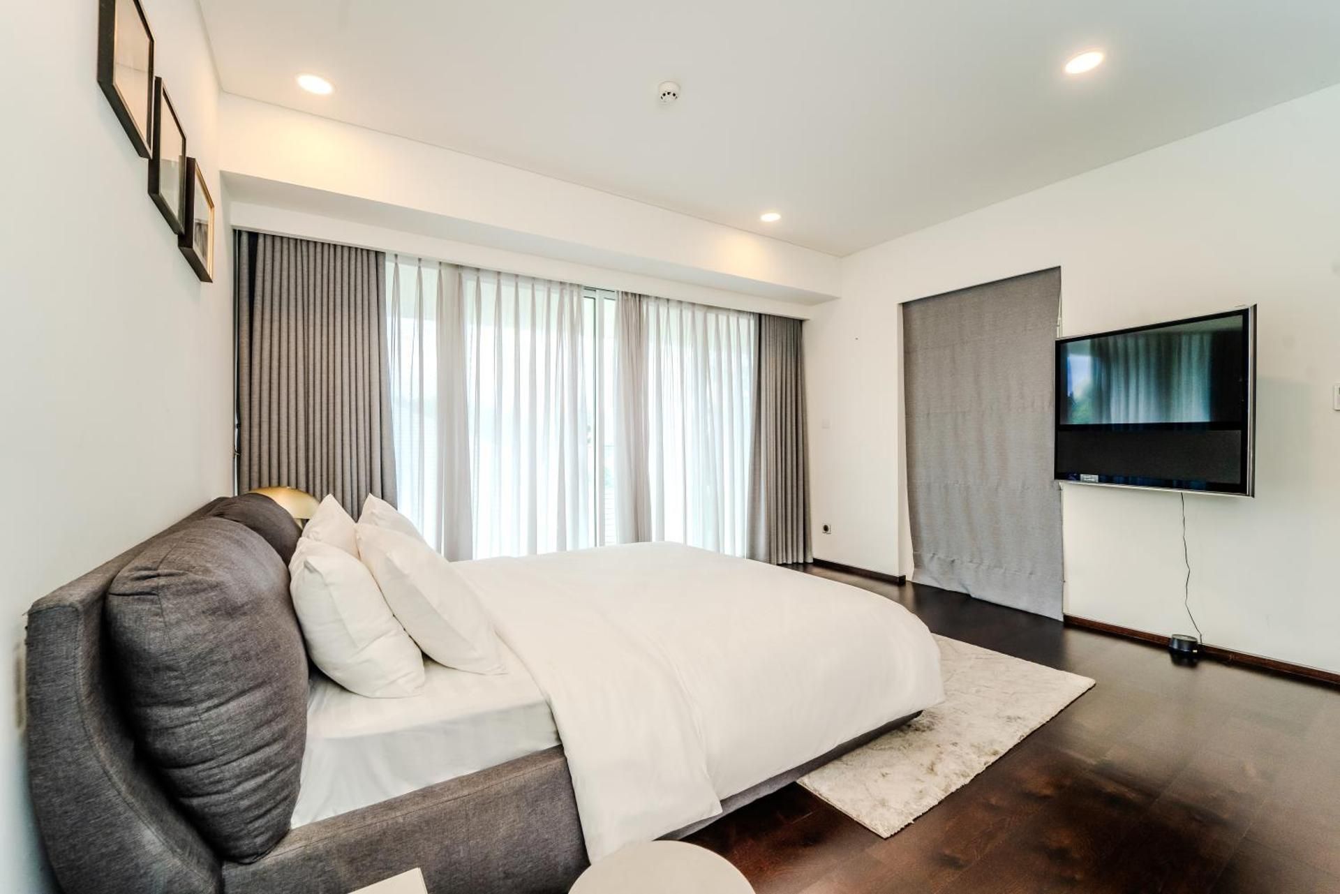 Three-Bedroom Apartment with View
