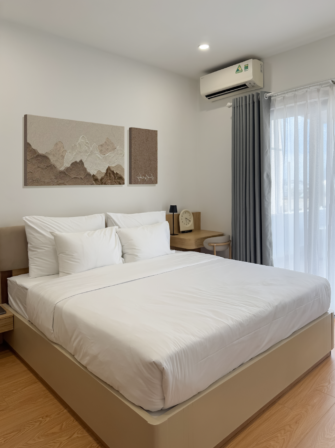 1 Bedroom Apartment with Balcony and Views