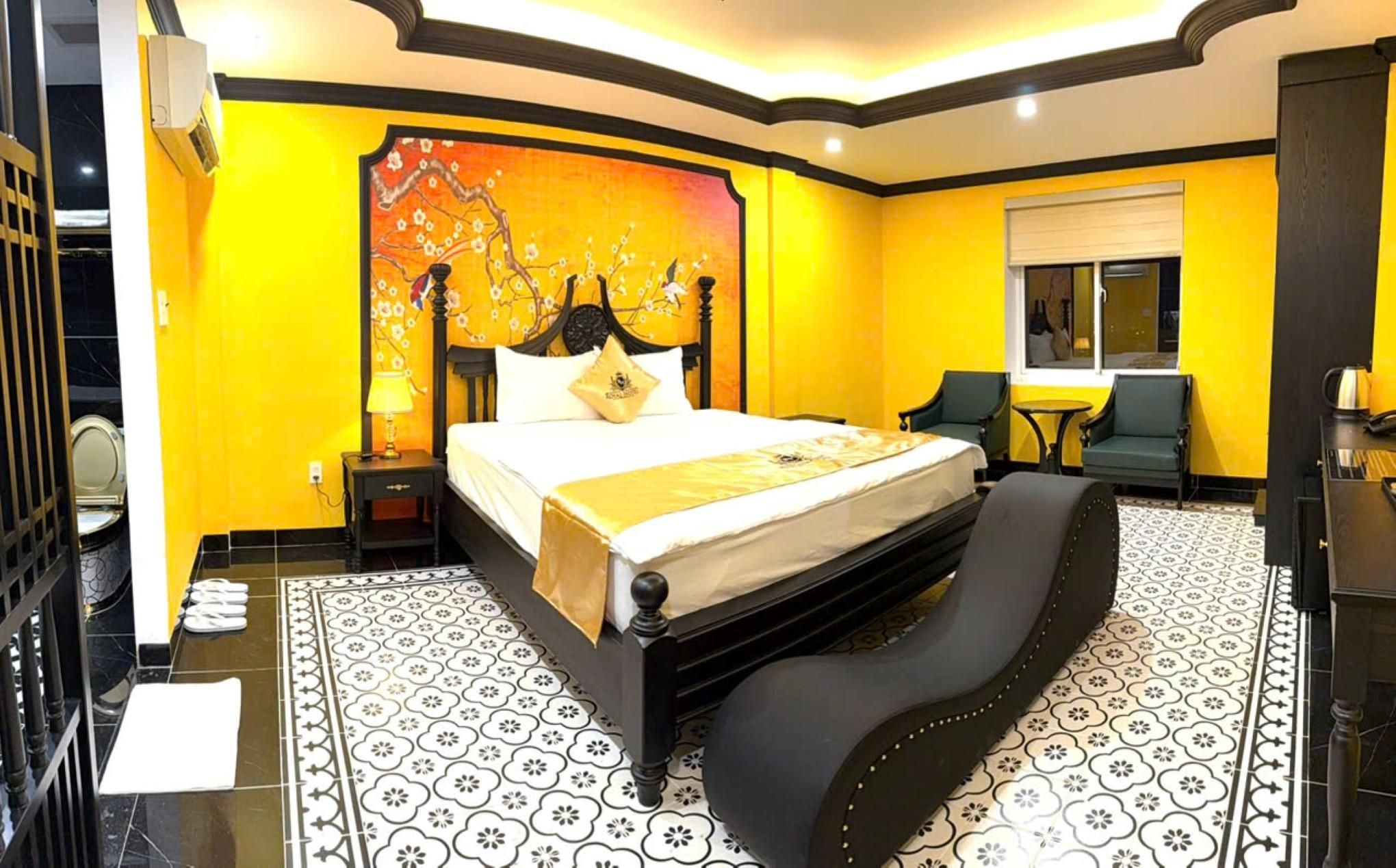 Deluxe Queen Room