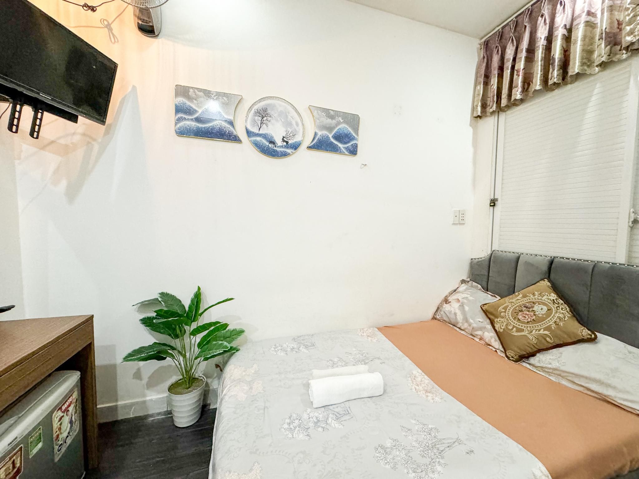 Economic Studio Large Double Bed