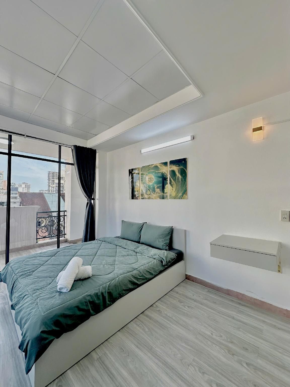 1 Bedroom Balcony Suite 1 King
