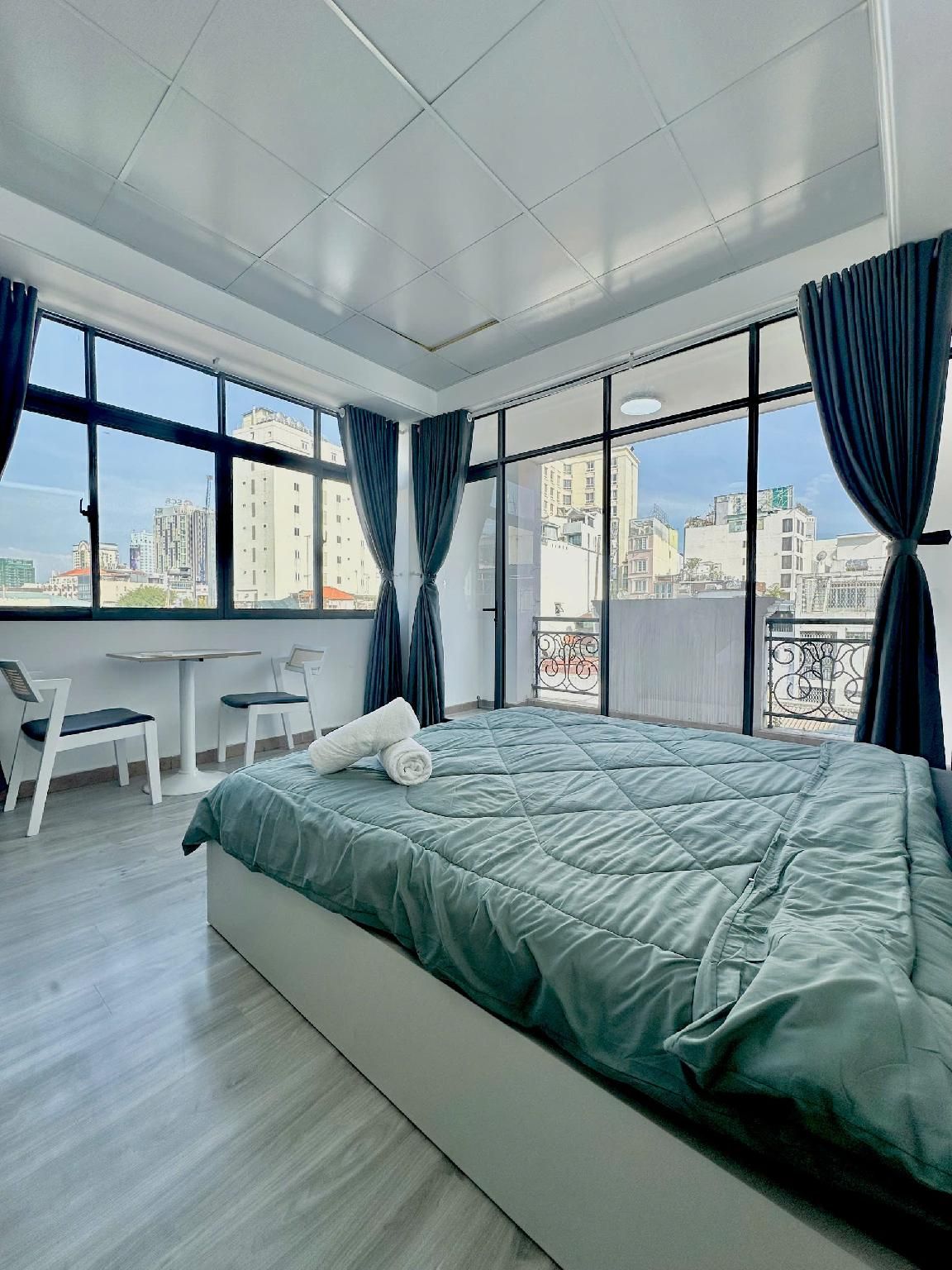 1 Bedroom Balcony Suite 1 King