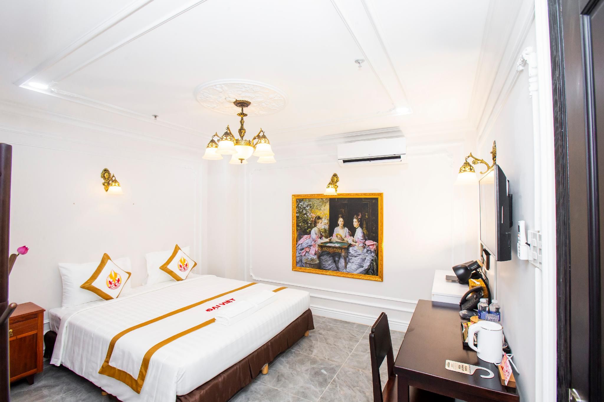 Deluxe - 1 King Bed