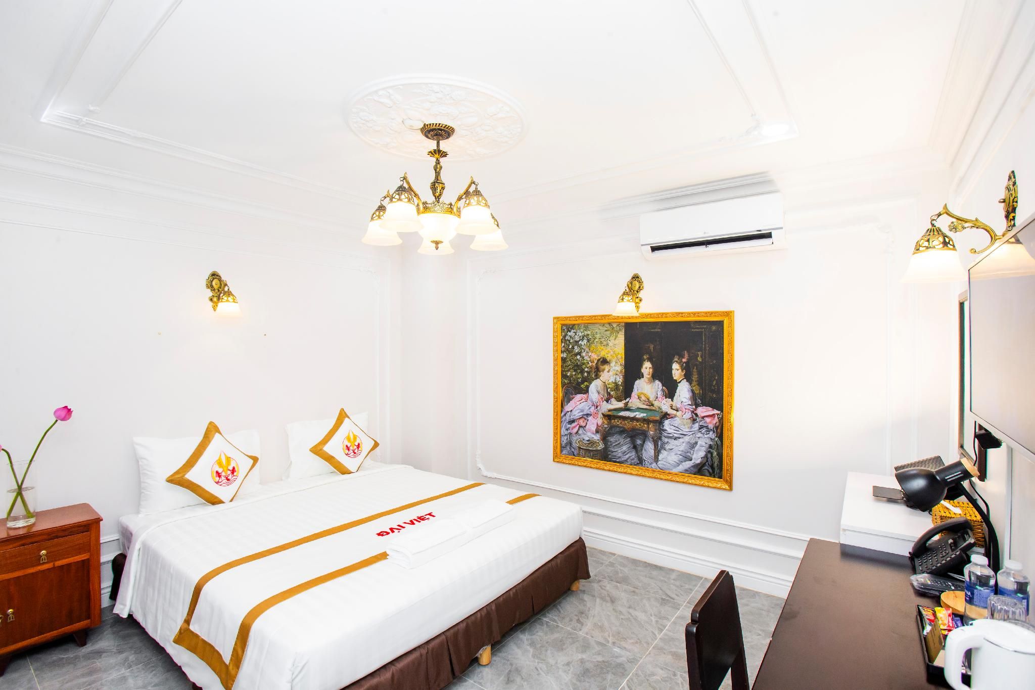 Deluxe - 1 King Bed